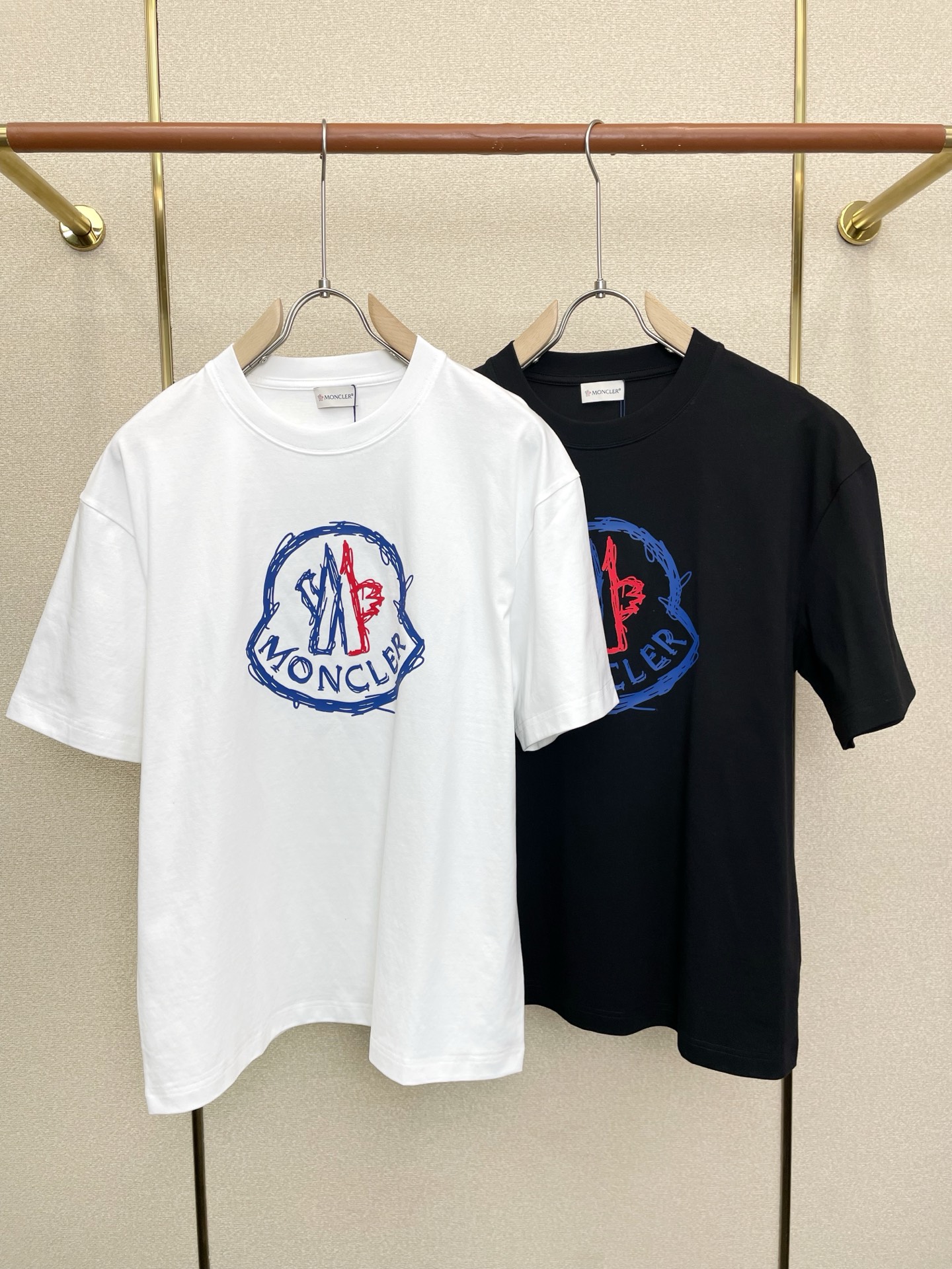 。Moncler蒙口💥砸锅卖铁都要上的新款新款原单男士休闲短袖 高端定制 高端版本 时尚百搭爆款⚠️⚠️