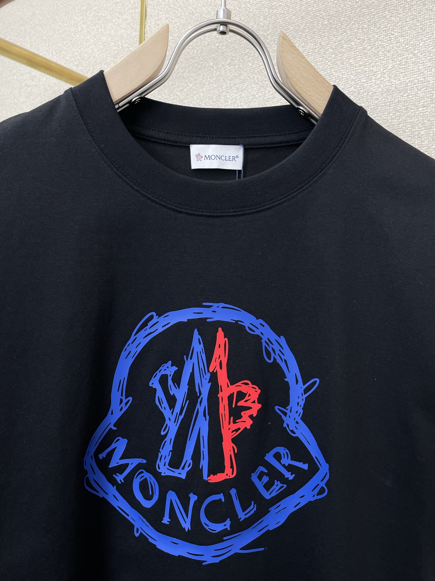 。Moncler蒙口💥砸锅卖铁都要上的新款新款原单男士休闲短袖 高端定制 高端版本 时尚百搭爆款⚠️⚠️
