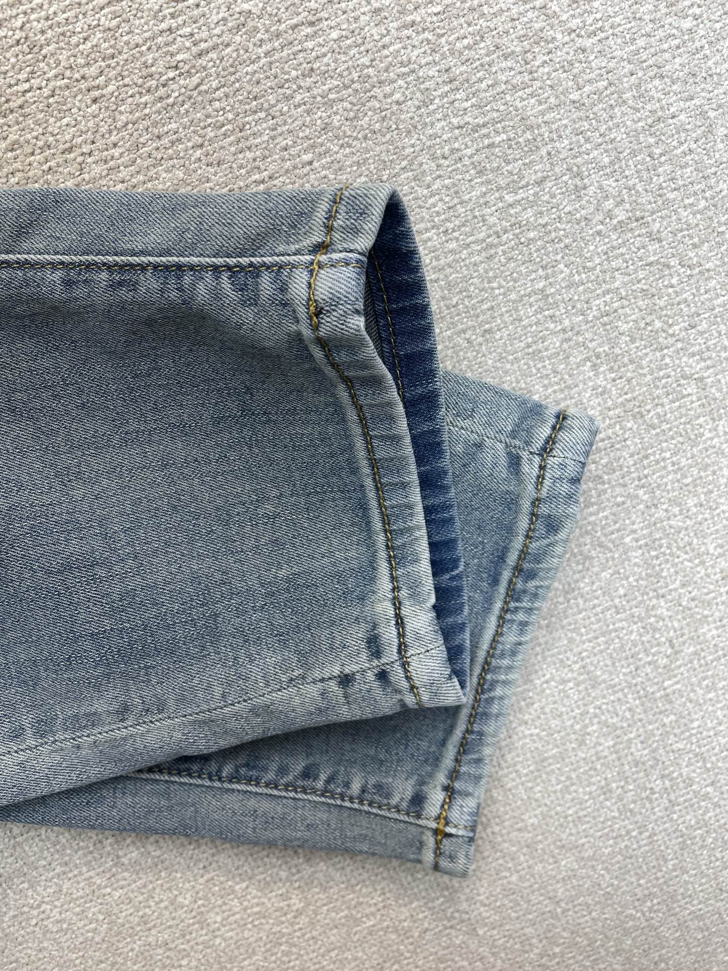 Prada普拉达💥砸锅卖铁都要上的新款新款牛仔裤👖高端版本 专柜定制面料 透气舒适度高，细节无可挑剔，品