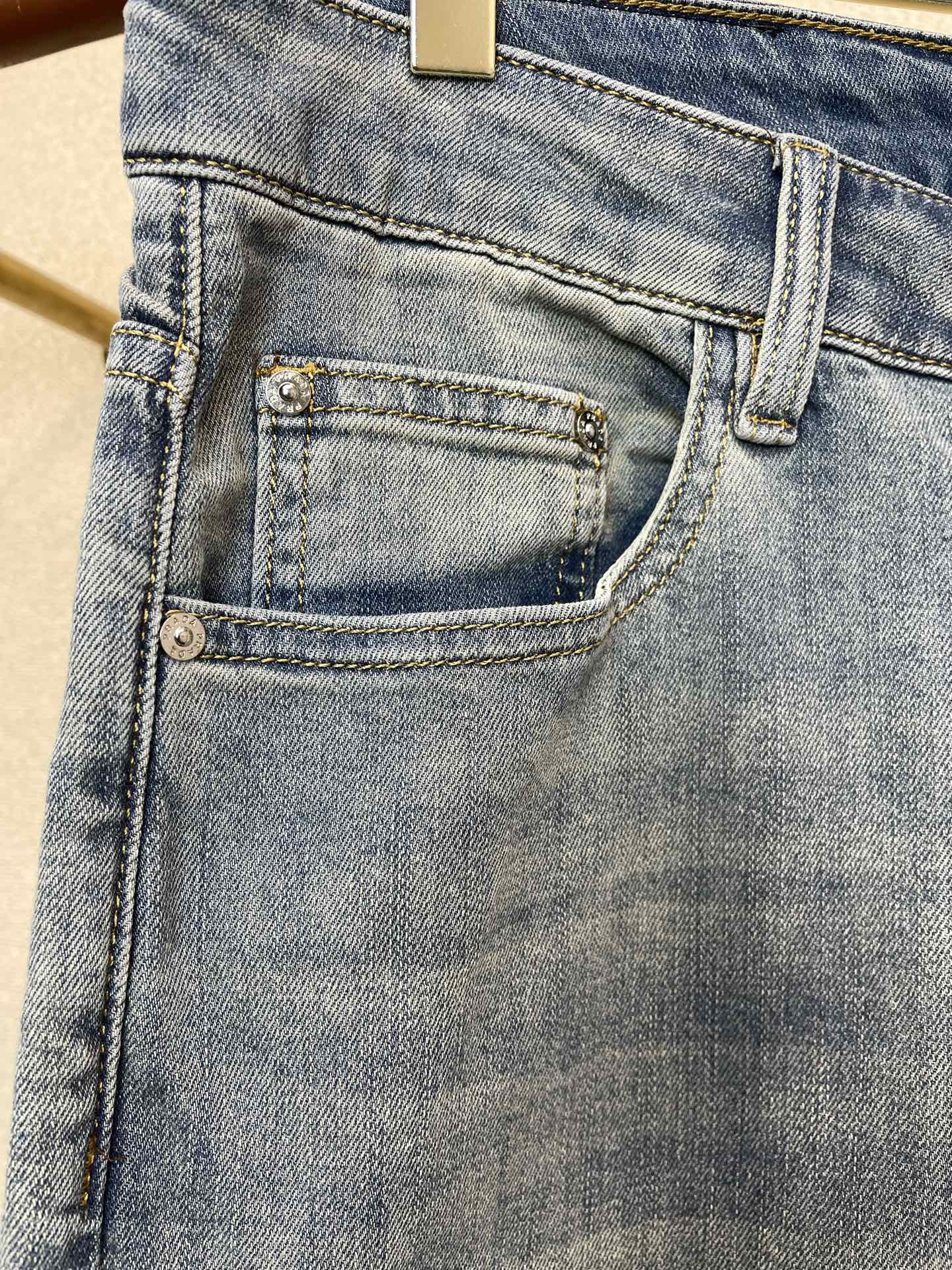 Prada普拉达💥砸锅卖铁都要上的新款新款牛仔裤👖高端版本 专柜定制面料 透气舒适度高，细节无可挑剔，品