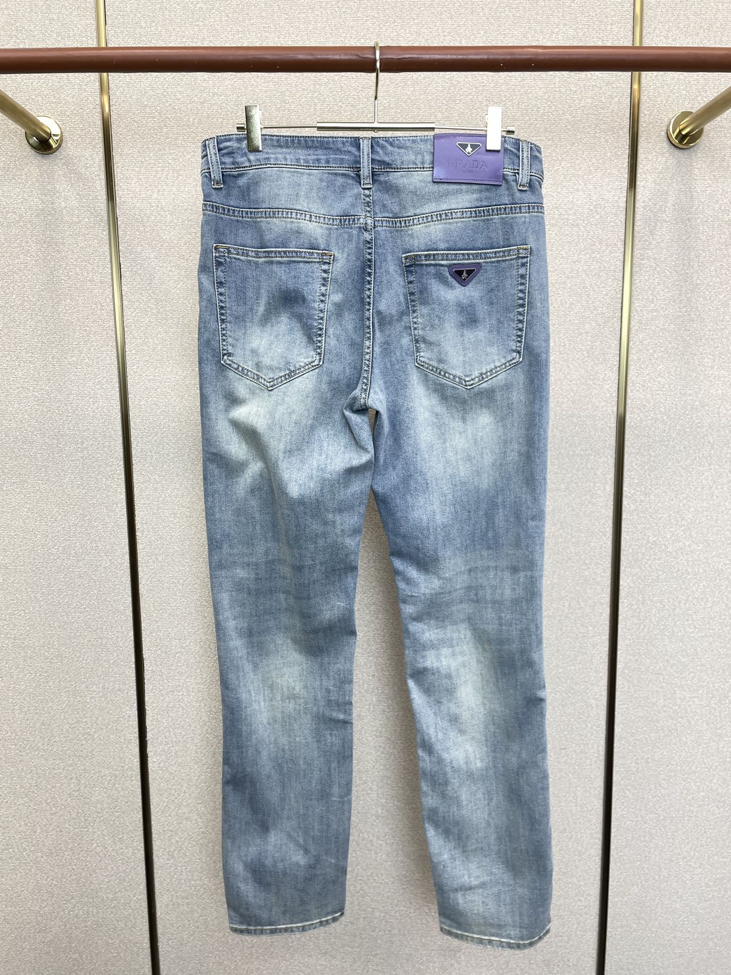 Prada普拉达💥砸锅卖铁都要上的新款新款牛仔裤👖高端版本 专柜定制面料 透气舒适度高，细节无可挑剔，品