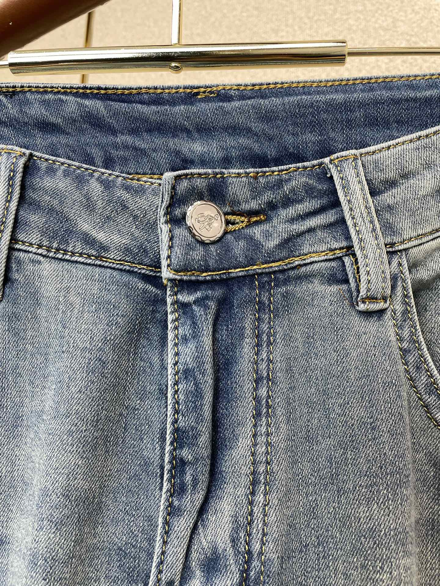 Prada普拉达💥砸锅卖铁都要上的新款新款牛仔裤👖高端版本 专柜定制面料 透气舒适度高，细节无可挑剔，品