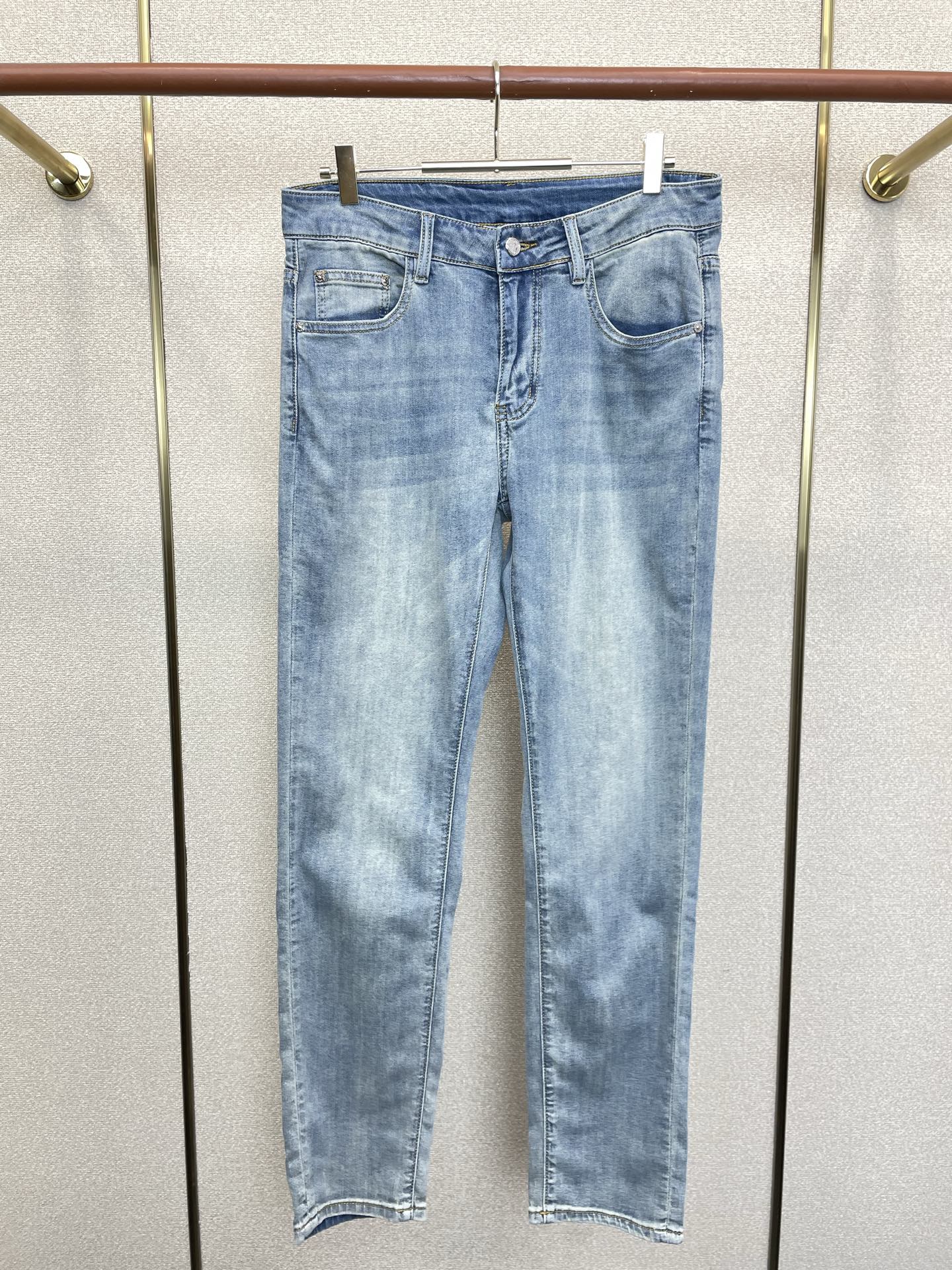Prada普拉达💥砸锅卖铁都要上的新款新款牛仔裤👖高端版本 专柜定制面料 透气舒适度高，细节无可挑剔，品