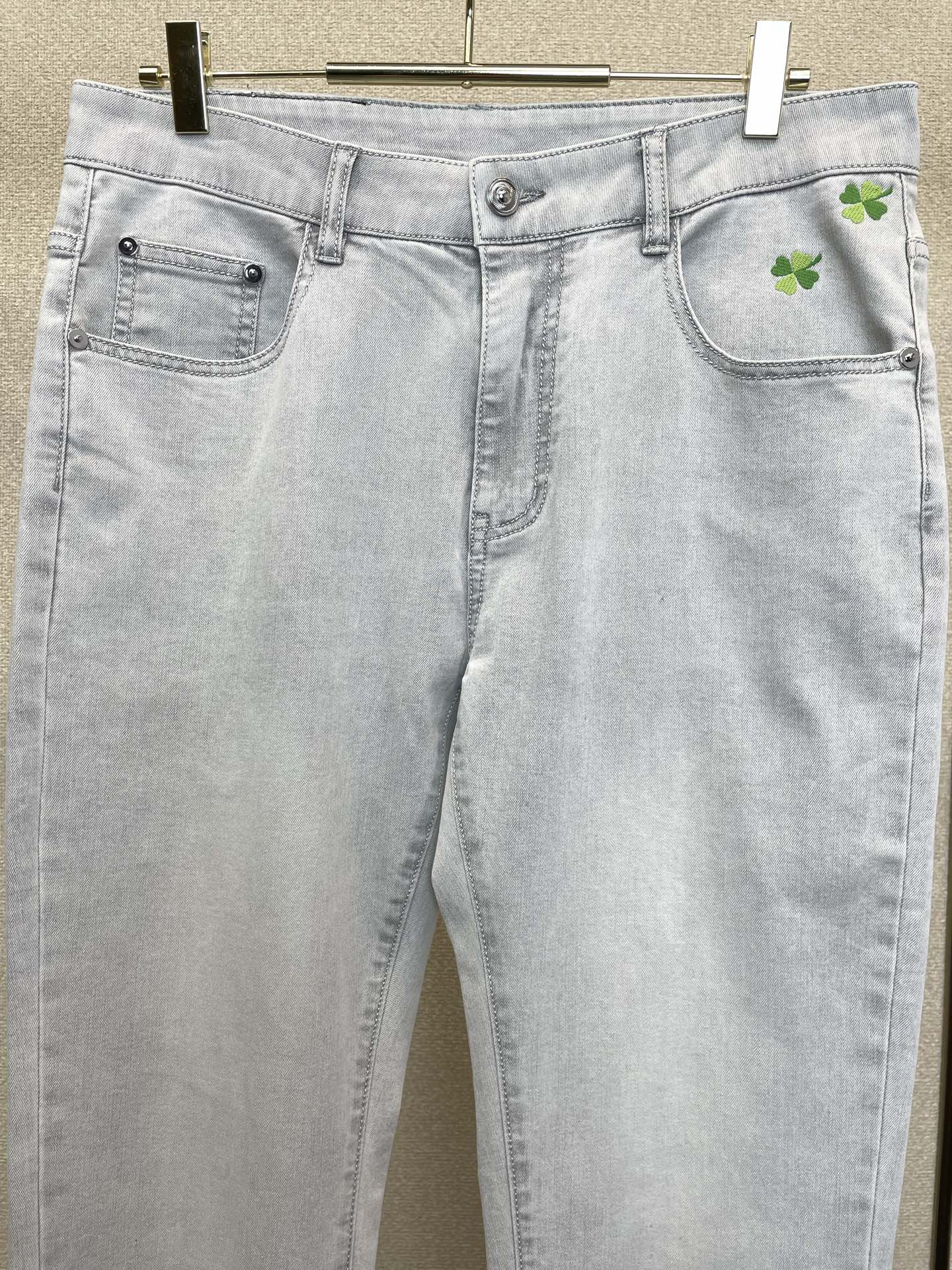 。Dior迪奥💥砸锅卖铁都要上的新款新款牛仔裤👖高端版本 专柜定制面料 透气舒适度高，细节无可挑剔，品牌