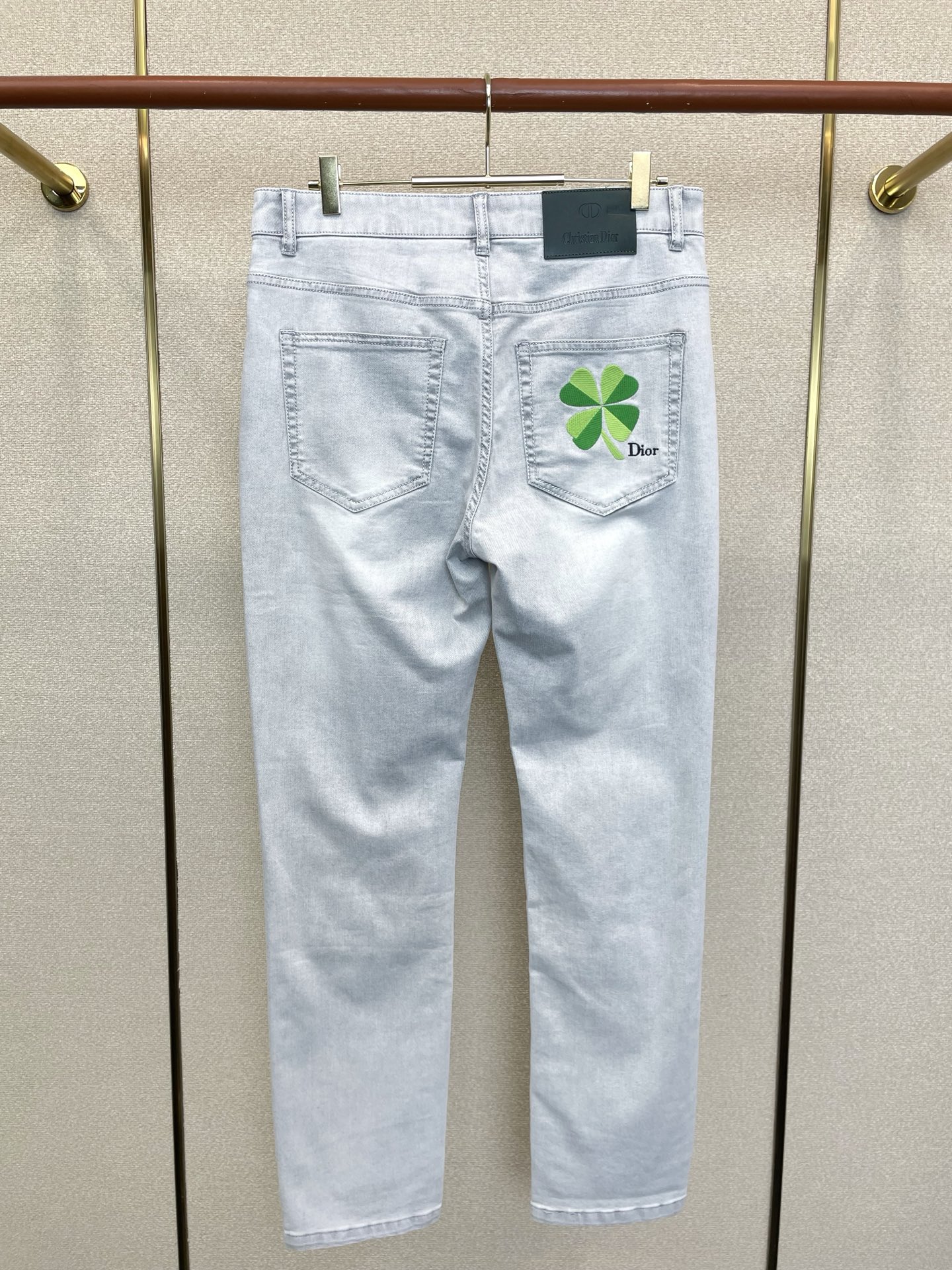 。Dior迪奥💥砸锅卖铁都要上的新款新款牛仔裤👖高端版本 专柜定制面料 透气舒适度高，细节无可挑剔，品牌