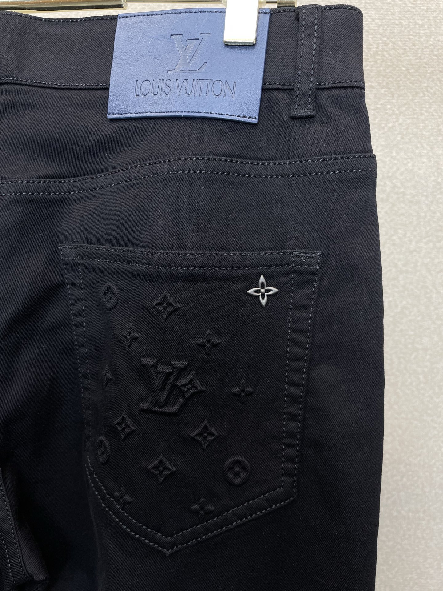 Louis Vuitton路易威登💥砸锅卖铁都要上的新款新款牛仔裤👖高端版本 专柜定制面料 透气舒适度高