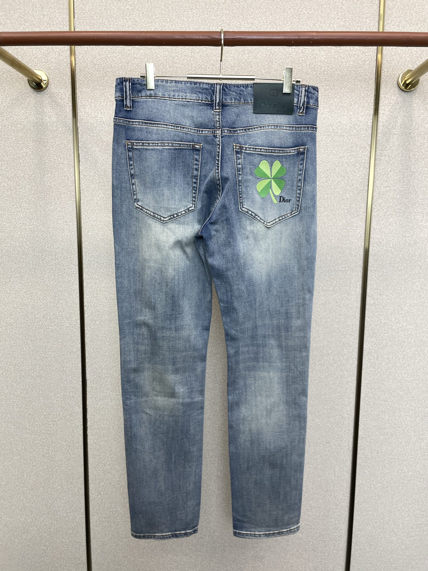 。Dior迪奥💥砸锅卖铁都要上的新款新款牛仔裤👖高端版本 专柜定制面料 透气舒适度高，细节无可挑剔，品牌