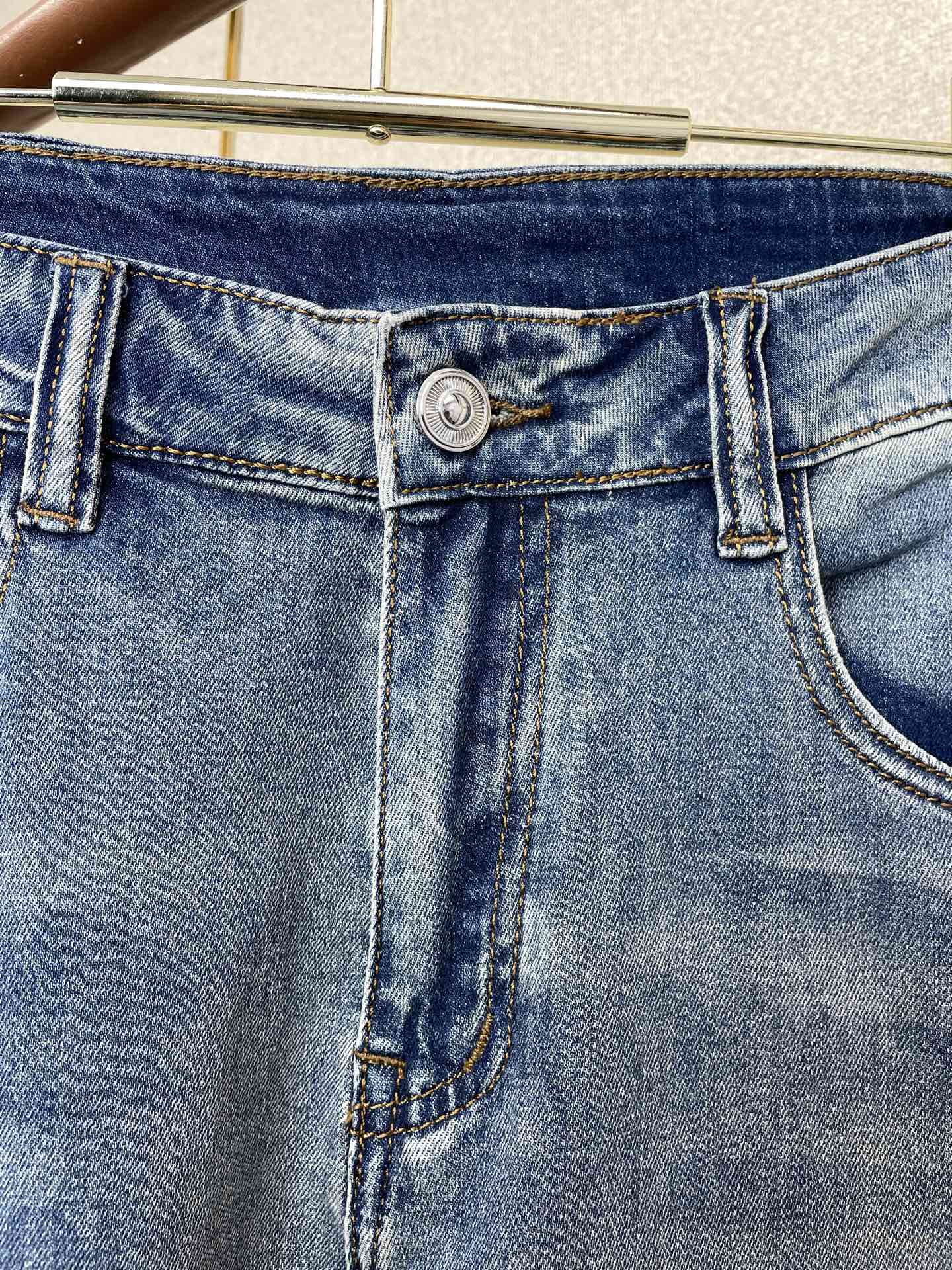 。Dior迪奥💥砸锅卖铁都要上的新款新款牛仔裤👖高端版本 专柜定制面料 透气舒适度高，细节无可挑剔，品牌