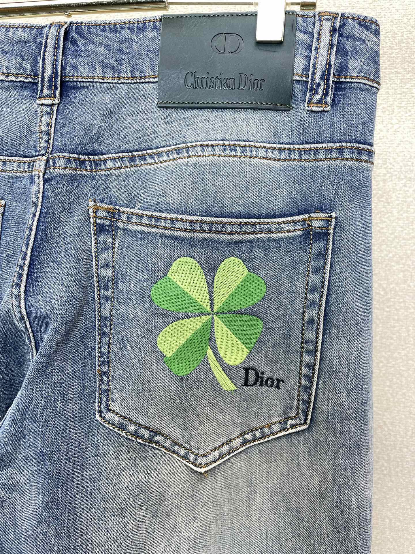 。Dior迪奥💥砸锅卖铁都要上的新款新款牛仔裤👖高端版本 专柜定制面料 透气舒适度高，细节无可挑剔，品牌
