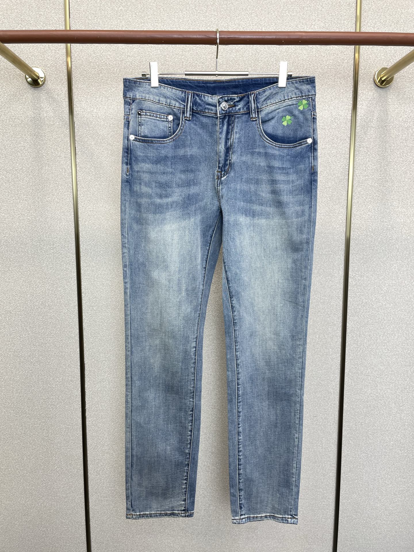 。Dior迪奥💥砸锅卖铁都要上的新款新款牛仔裤👖高端版本 专柜定制面料 透气舒适度高，细节无可挑剔，品牌