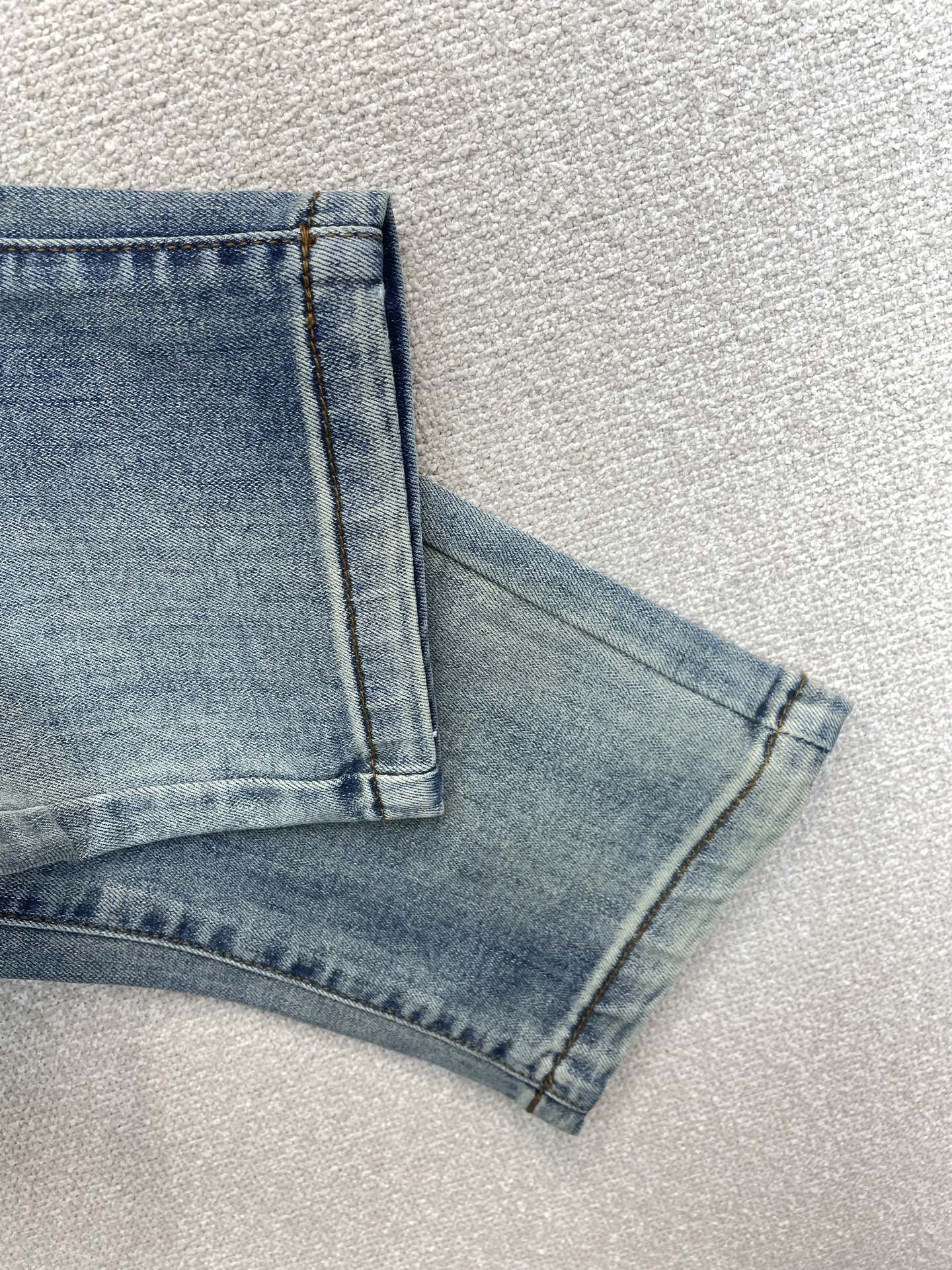 。Burberry巴宝莉💥砸锅卖铁都要上的新款新款牛仔裤👖高端版本 专柜定制面料 透气舒适度高，细节无可