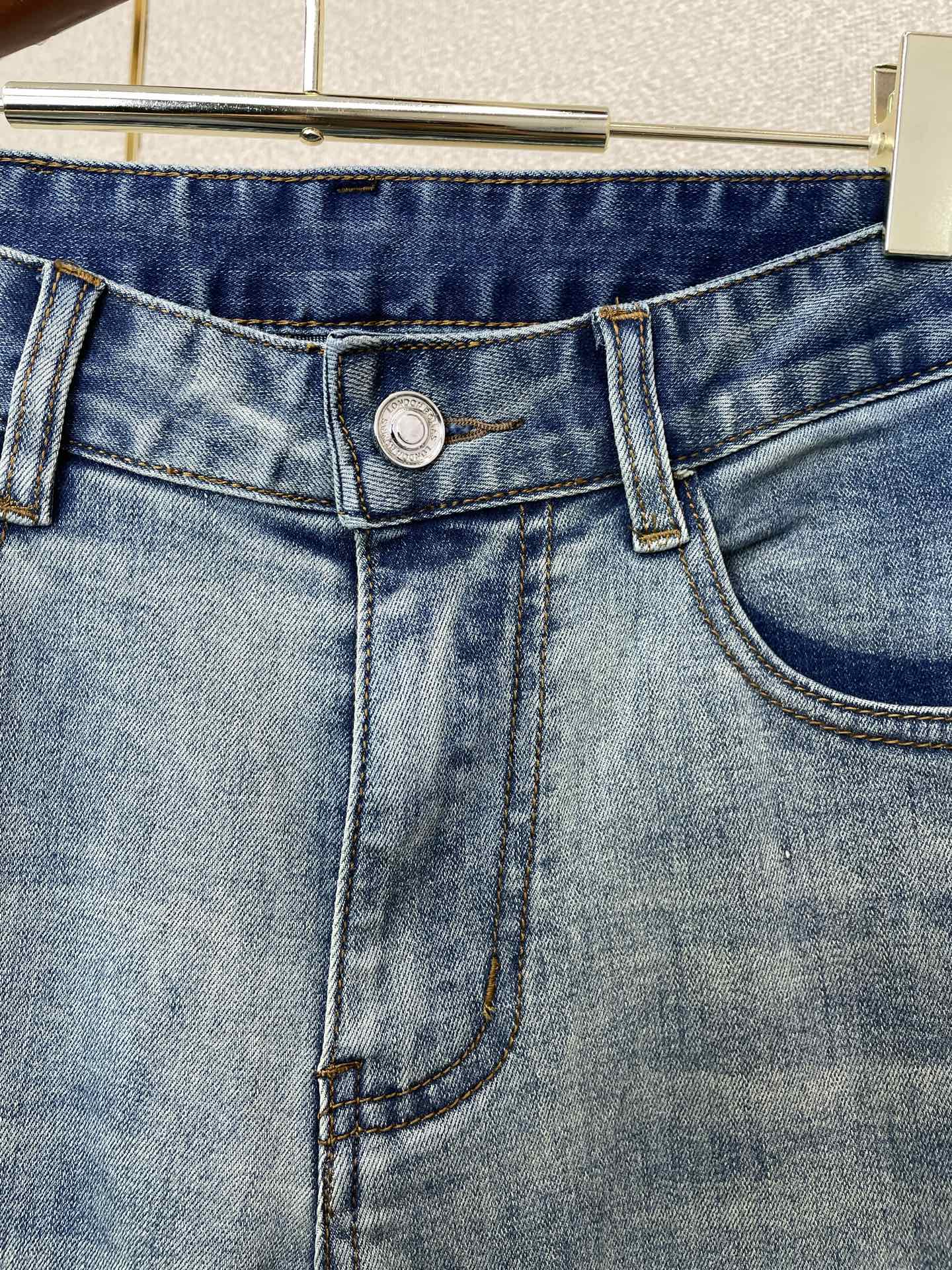 。Burberry巴宝莉💥砸锅卖铁都要上的新款新款牛仔裤👖高端版本 专柜定制面料 透气舒适度高，细节无可
