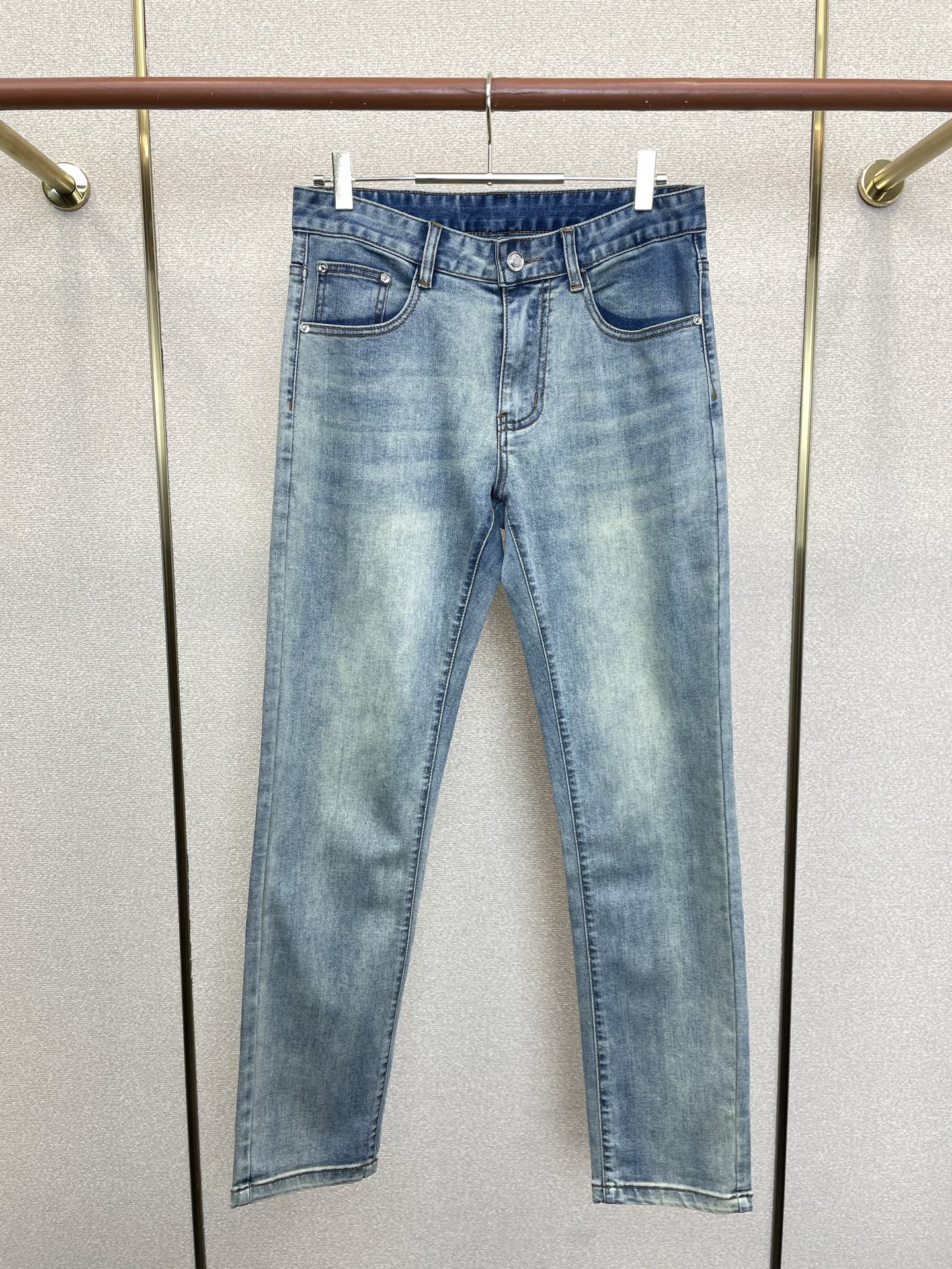 。Burberry巴宝莉💥砸锅卖铁都要上的新款新款牛仔裤👖高端版本 专柜定制面料 透气舒适度高，细节无可