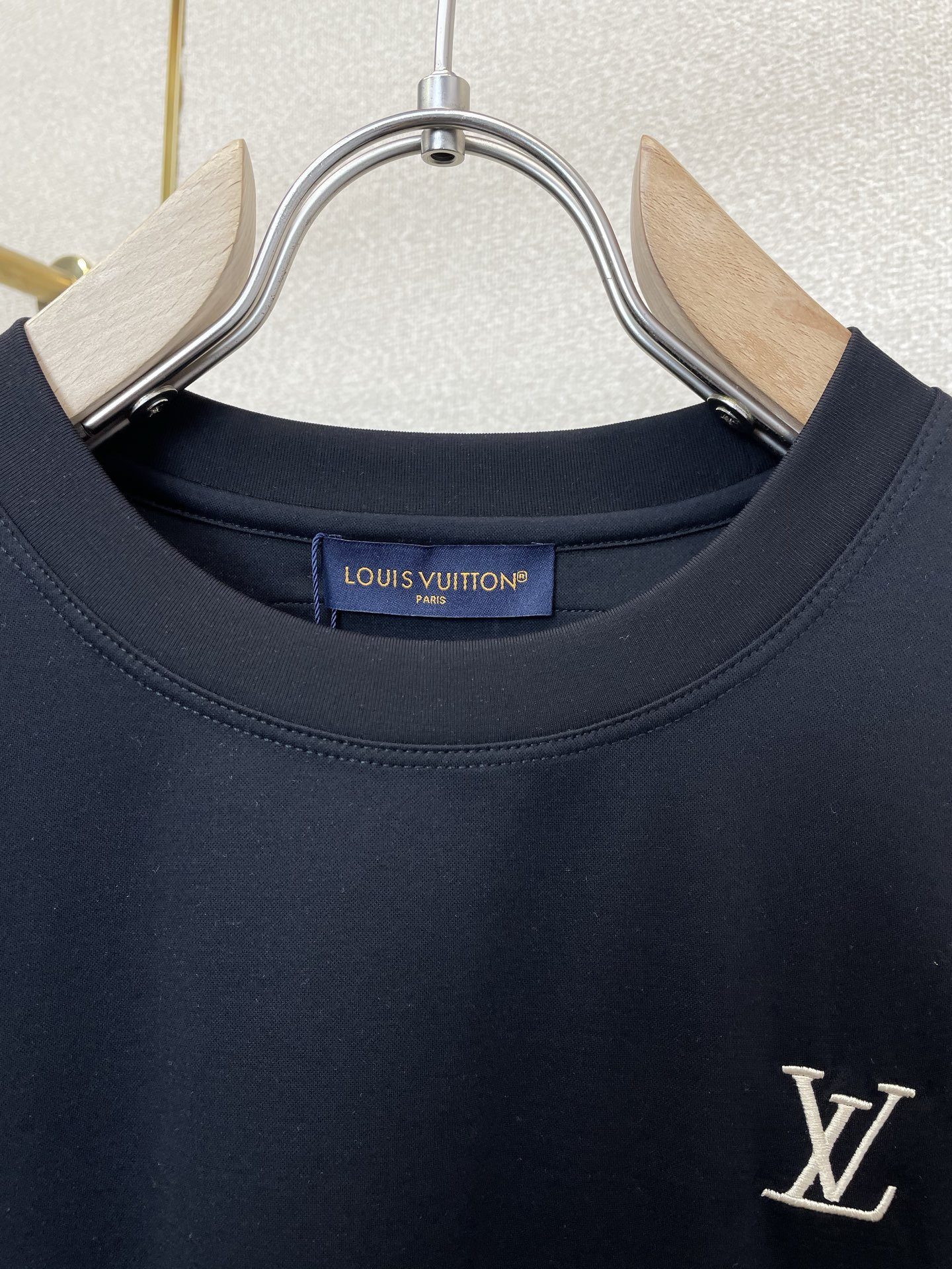。Louis Vuitton路易威登💥砸锅卖铁都要上的新款新款原单男士休闲短袖 高端定制 高端版本 时尚