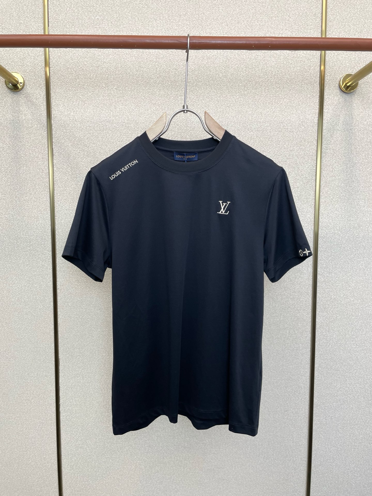 。Louis Vuitton路易威登💥砸锅卖铁都要上的新款新款原单男士休闲短袖 高端定制 高端版本 时尚