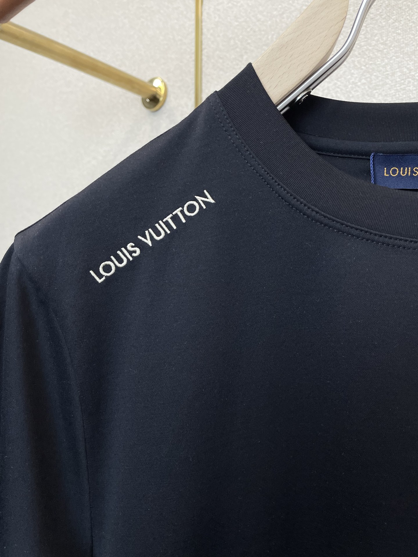 。Louis Vuitton路易威登💥砸锅卖铁都要上的新款新款原单男士休闲短袖 高端定制 高端版本 时尚