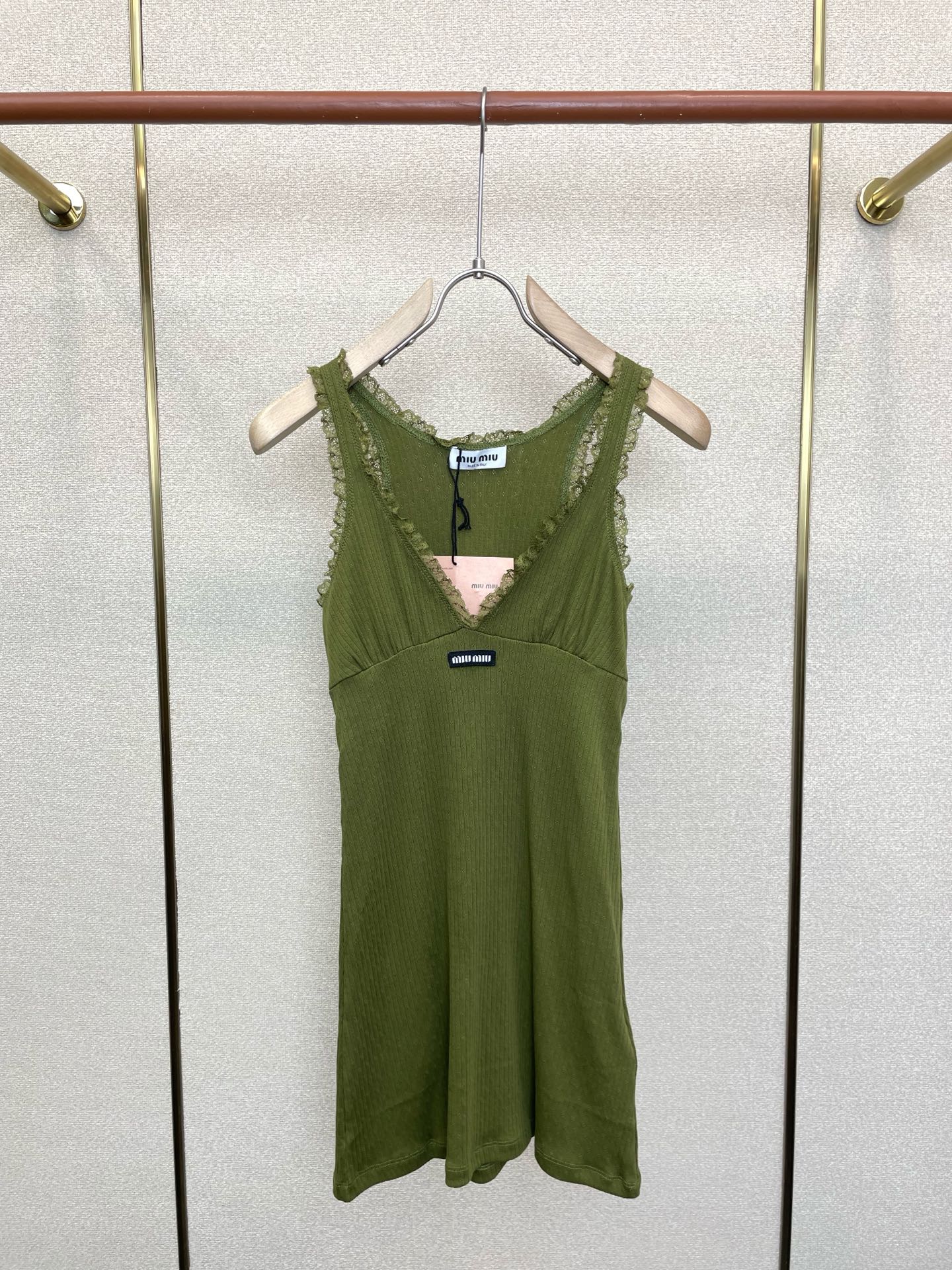 Miumiu谬谬👚砸锅卖铁都要上的新款👚新款女装休闲蕾丝边连衣裙👗高端版本！独特设计 专柜定制面料 透气