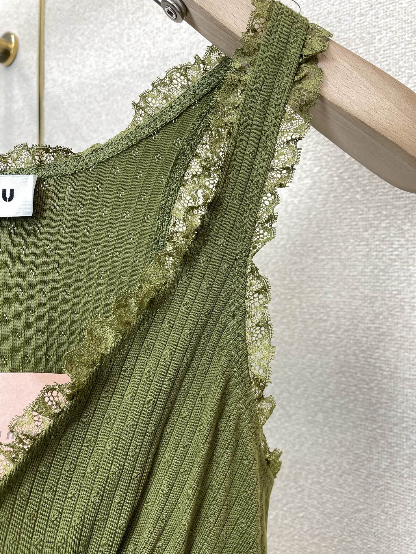 Miumiu谬谬👚砸锅卖铁都要上的新款👚新款女装休闲蕾丝边连衣裙👗高端版本！独特设计 专柜定制面料 透气