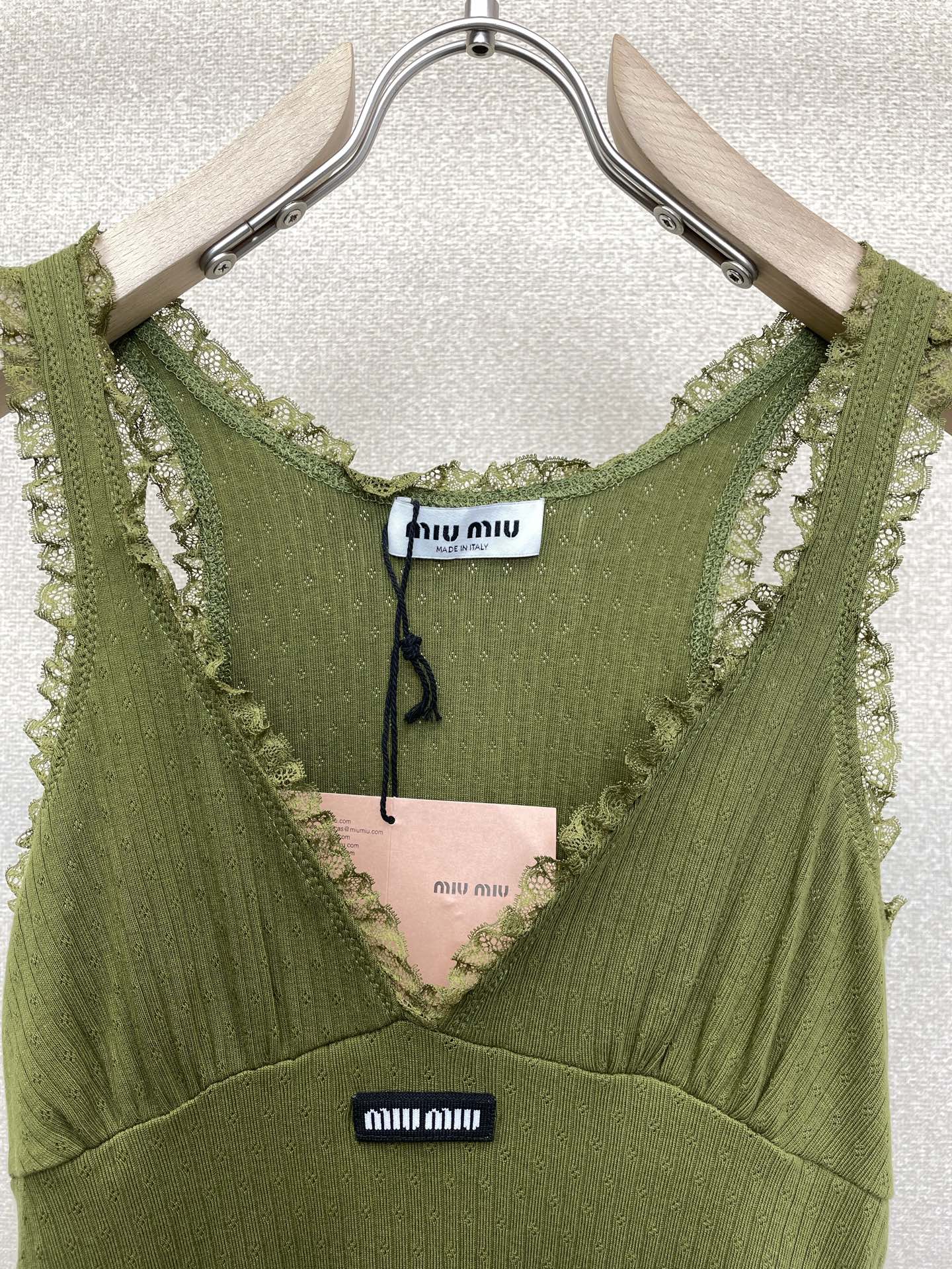 Miumiu谬谬👚砸锅卖铁都要上的新款👚新款女装休闲蕾丝边连衣裙👗高端版本！独特设计 专柜定制面料 透气