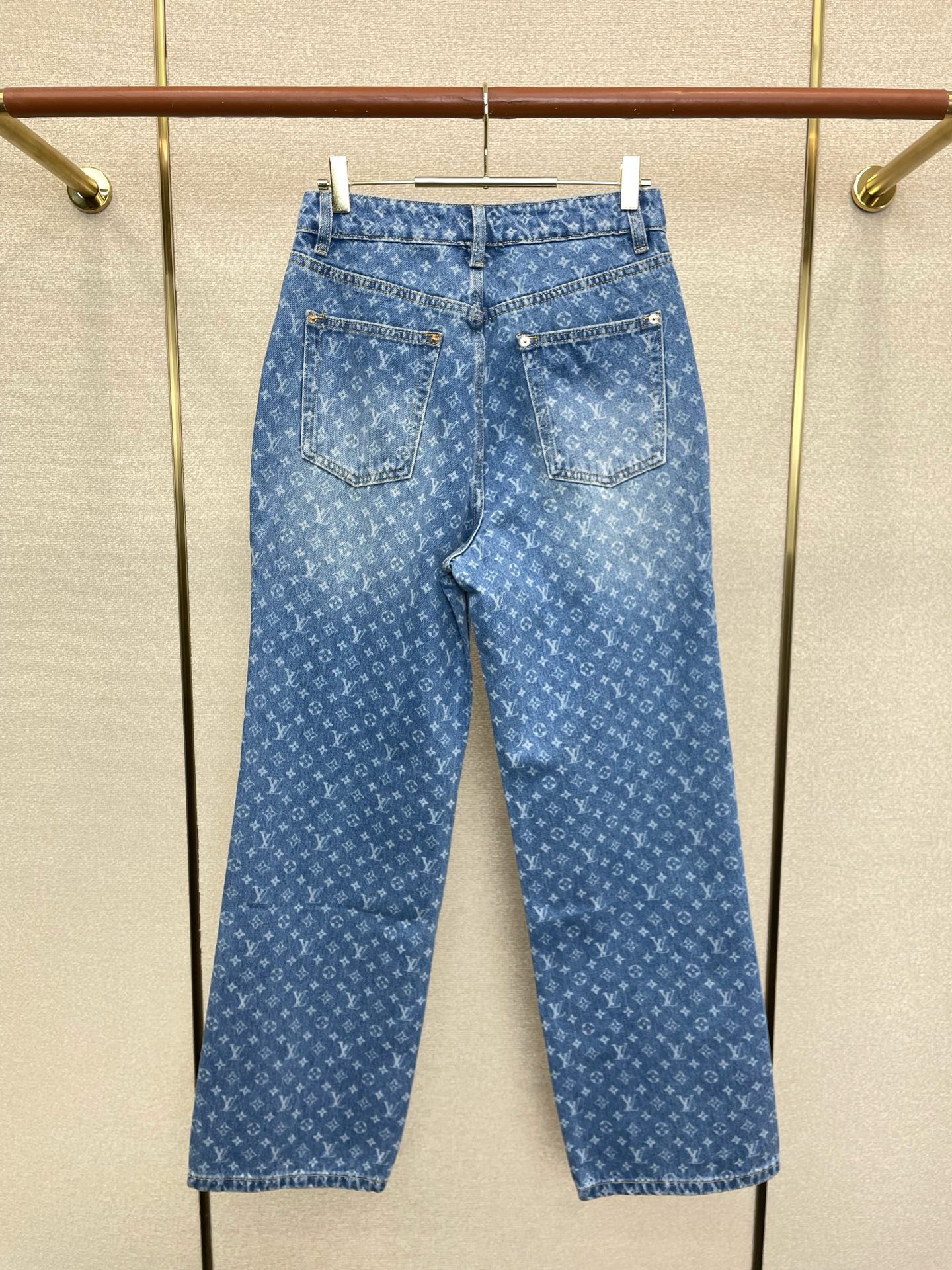 Louis Vuitton路易威登👚砸锅卖铁都要上的新款👚新款女装休闲牛仔裤👖高端版本！独特设计 专柜定