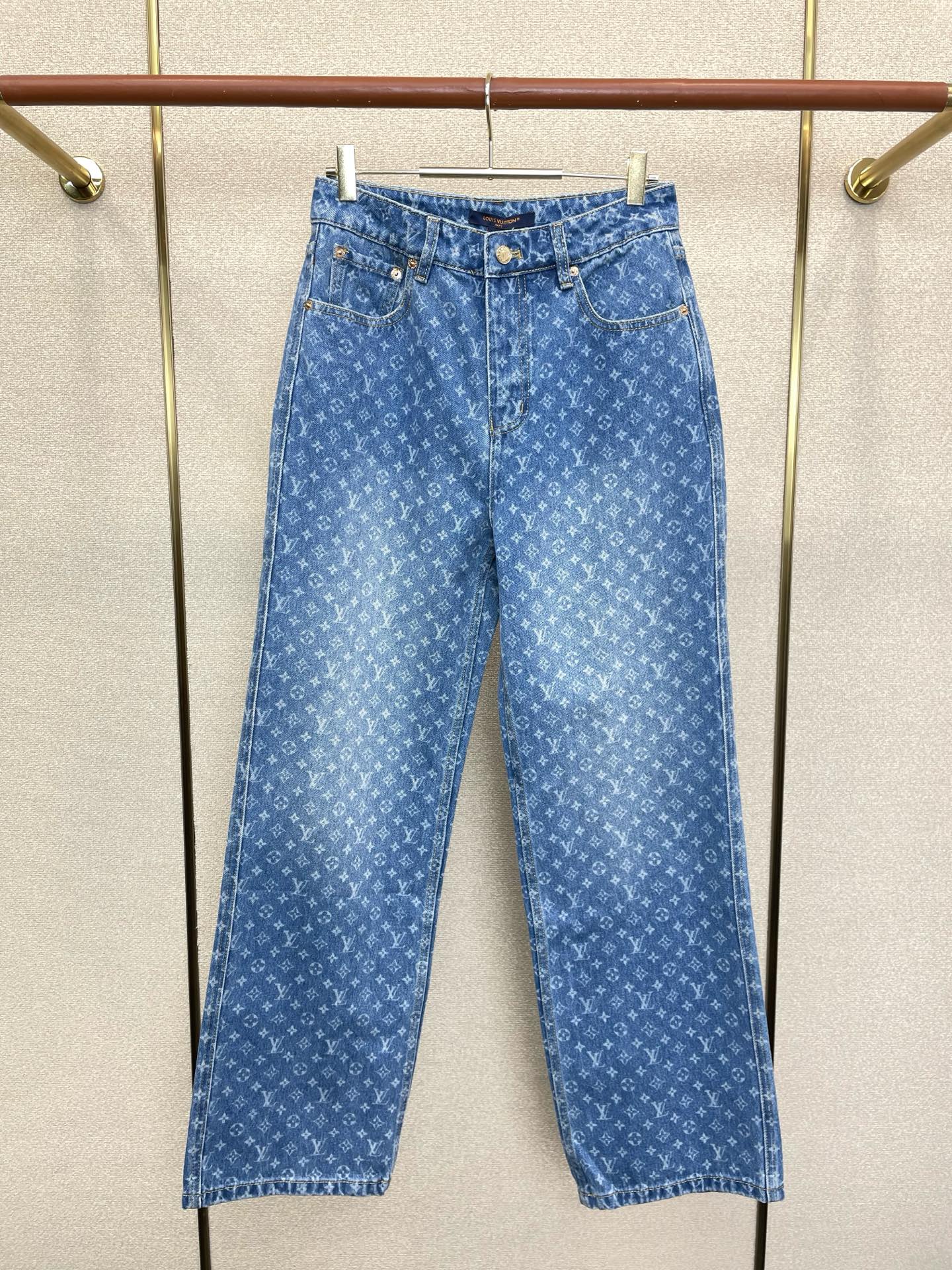 Louis Vuitton路易威登👚砸锅卖铁都要上的新款👚新款女装休闲牛仔裤👖高端版本！独特设计 专柜定
