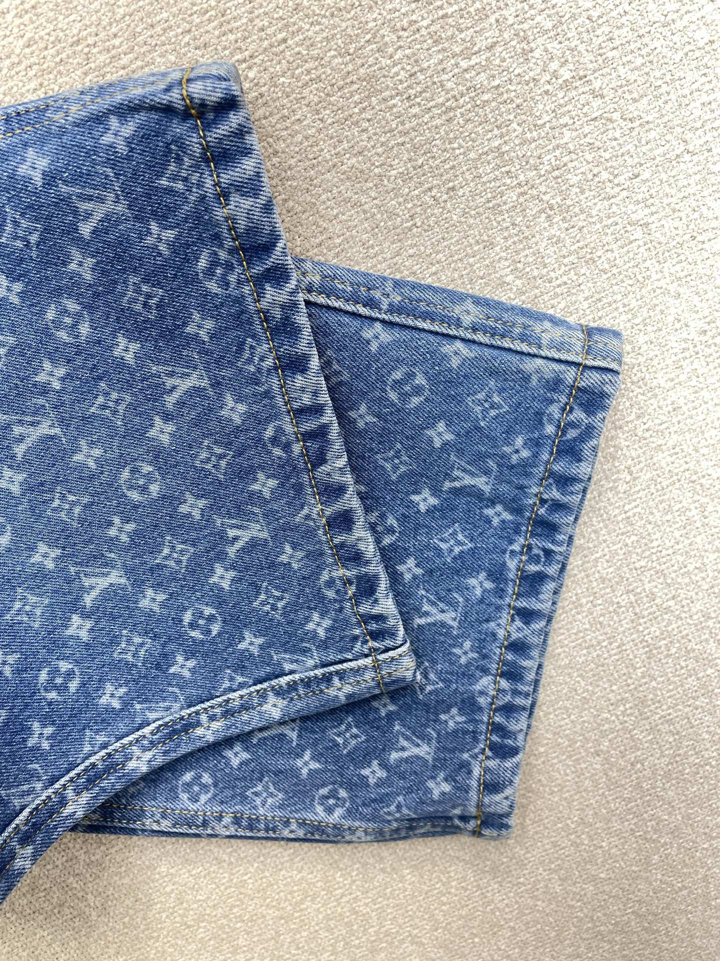 Louis Vuitton路易威登👚砸锅卖铁都要上的新款👚新款女装休闲牛仔裤👖高端版本！独特设计 专柜定