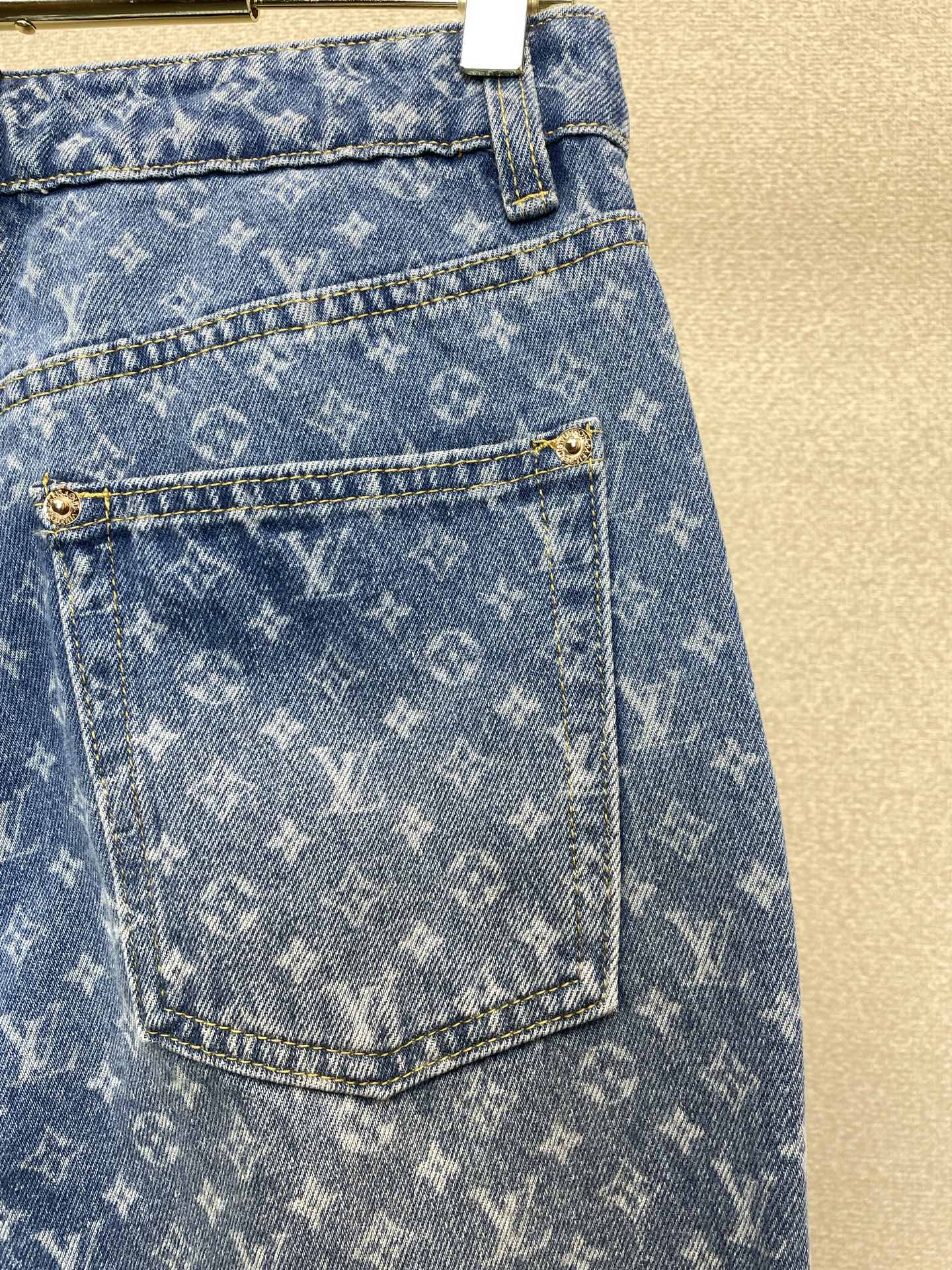 Louis Vuitton路易威登👚砸锅卖铁都要上的新款👚新款女装休闲牛仔裤👖高端版本！独特设计 专柜定
