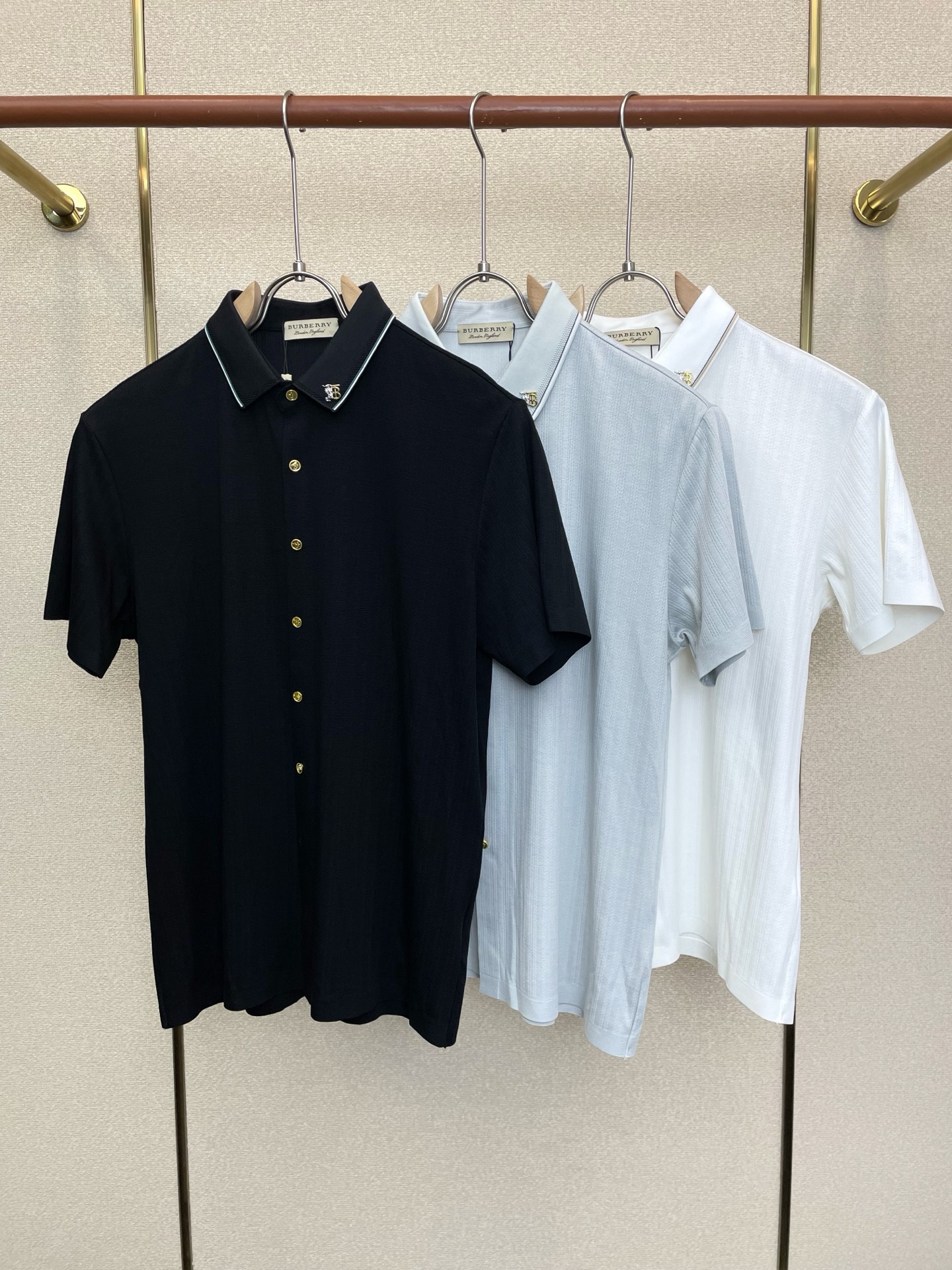 。Burberry巴宝莉💥砸锅卖铁都要上的新款新款原单男士休闲短袖 高端定制 高端版本 时尚百搭爆款⚠️