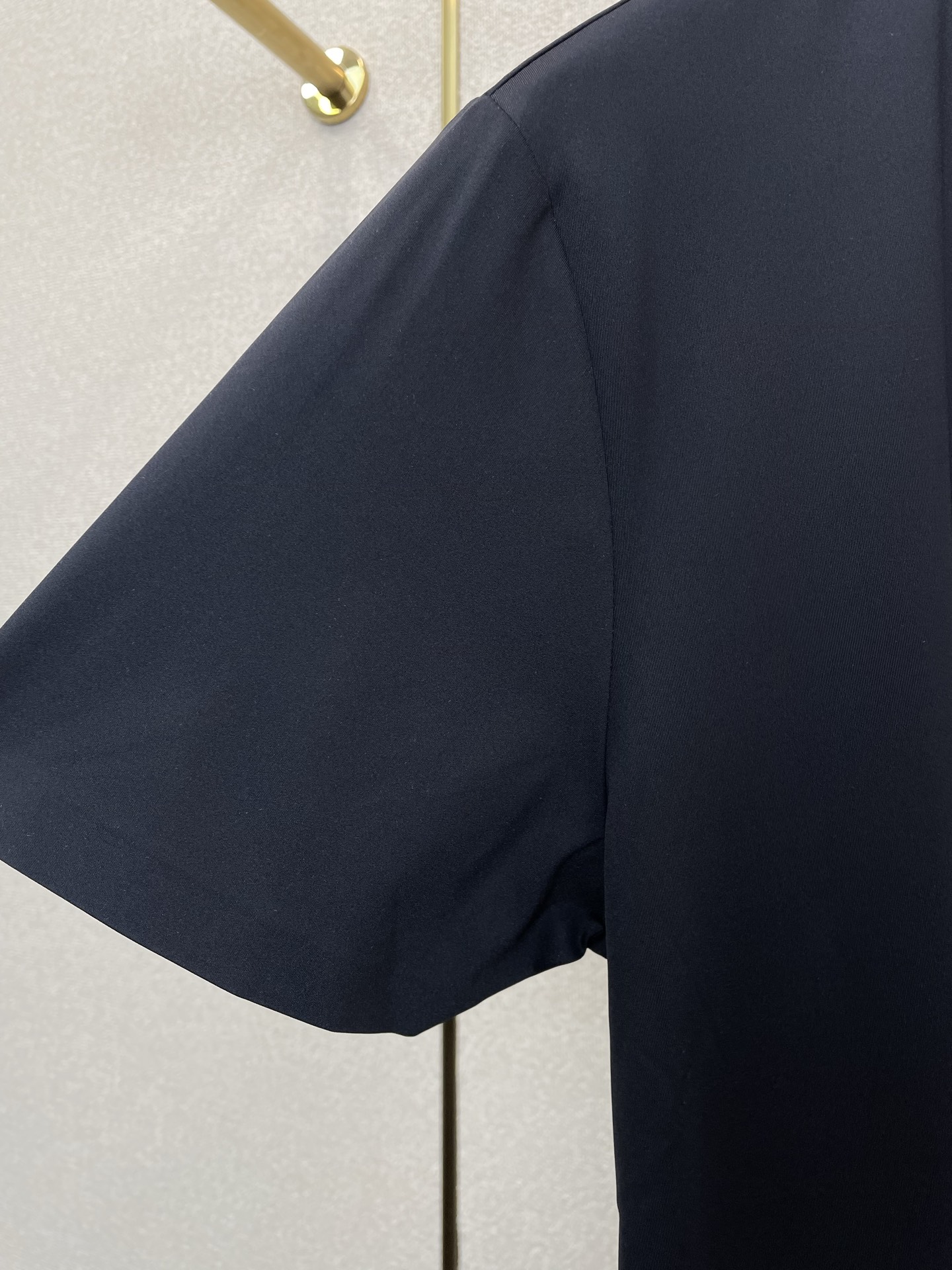 。Loro Piana-Loro Piana诺悠翩雅💥砸锅卖铁都要上的新款新款原单男士休闲短袖 高端定制