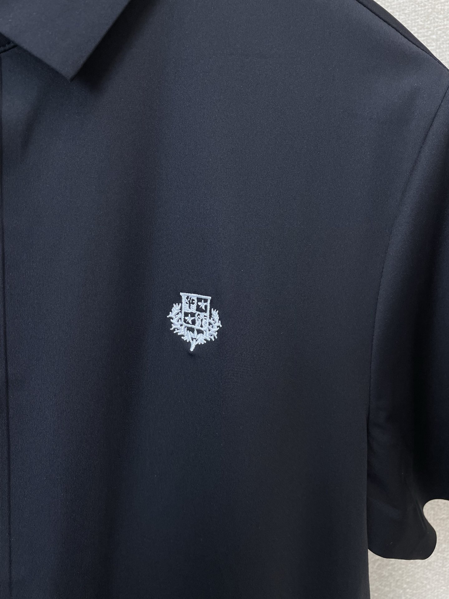 。Loro Piana-Loro Piana诺悠翩雅💥砸锅卖铁都要上的新款新款原单男士休闲短袖 高端定制