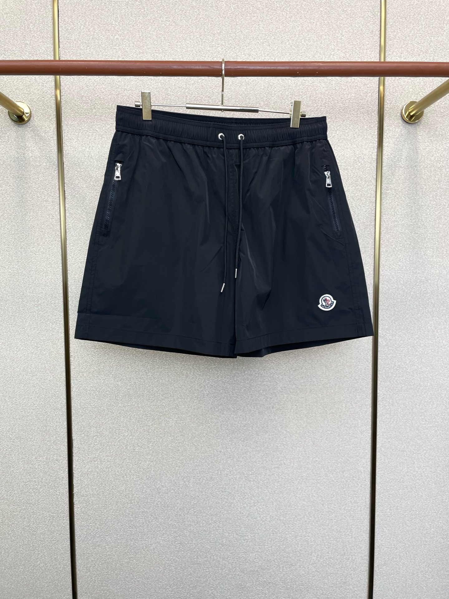 Moncler蒙口💥砸锅卖铁都要上的新款新款休闲短裤🩳高端版本 专柜定制面料 透气舒适度高，细节无可挑剔