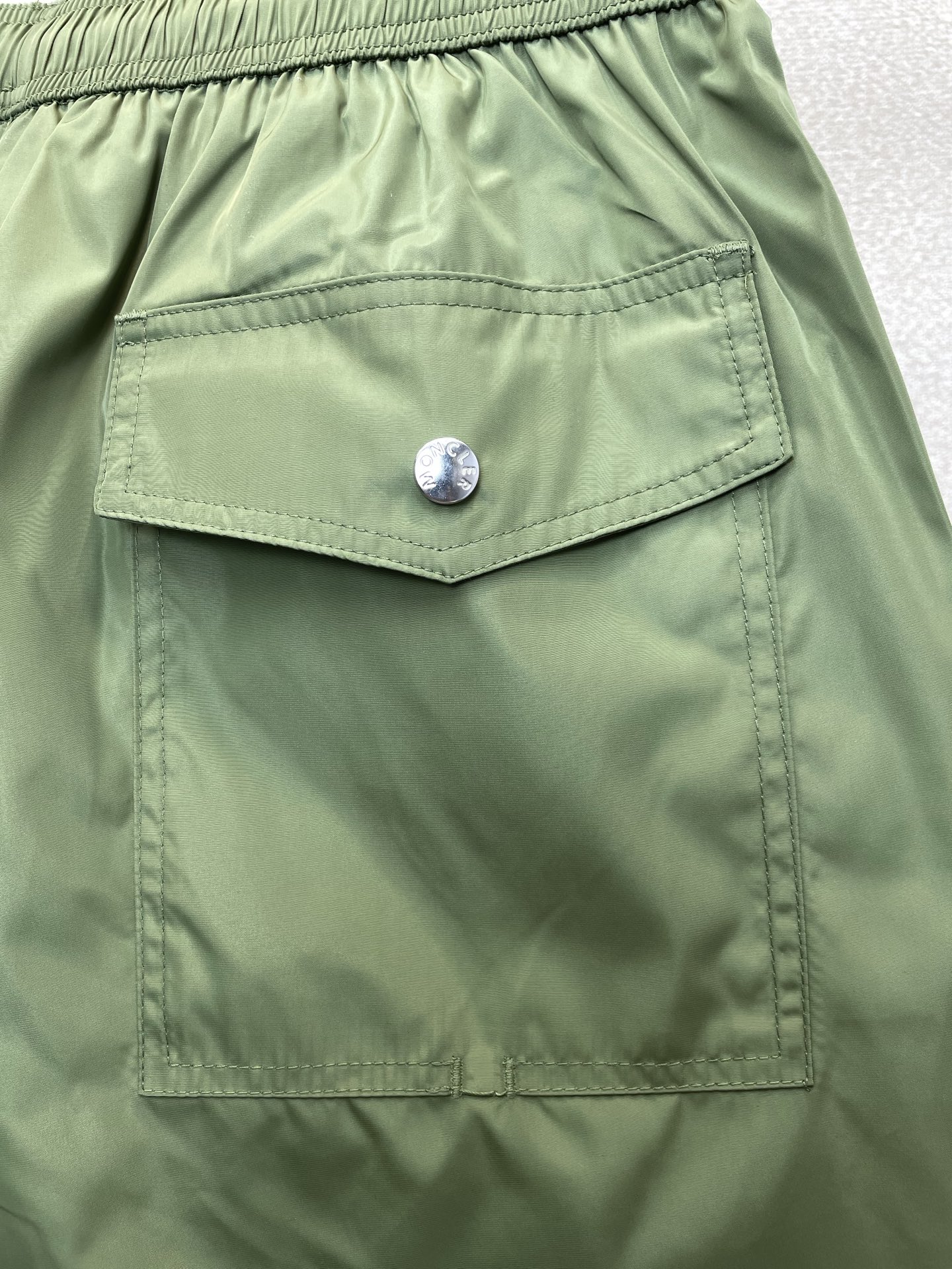 Moncler蒙口💥砸锅卖铁都要上的新款新款休闲短裤🩳高端版本 专柜定制面料 透气舒适度高，细节无可挑剔