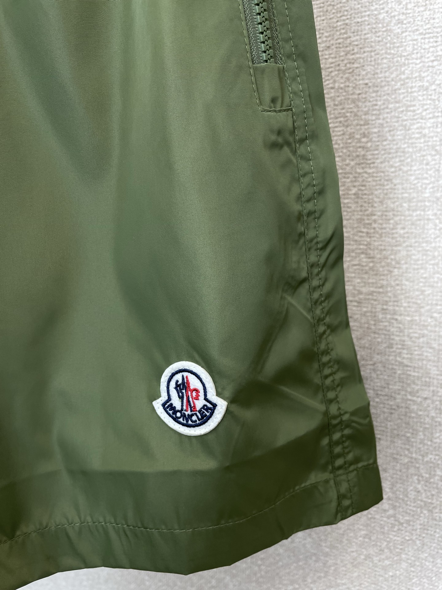 Moncler蒙口💥砸锅卖铁都要上的新款新款休闲短裤🩳高端版本 专柜定制面料 透气舒适度高，细节无可挑剔
