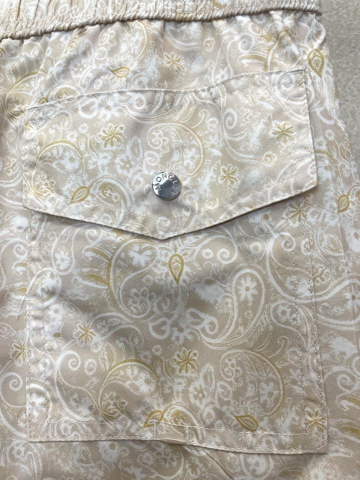 。Moncler蒙口💥砸锅卖铁都要上的新款新款休闲短裤🩳高端版本 专柜定制面料 透气舒适度高，细节无可挑