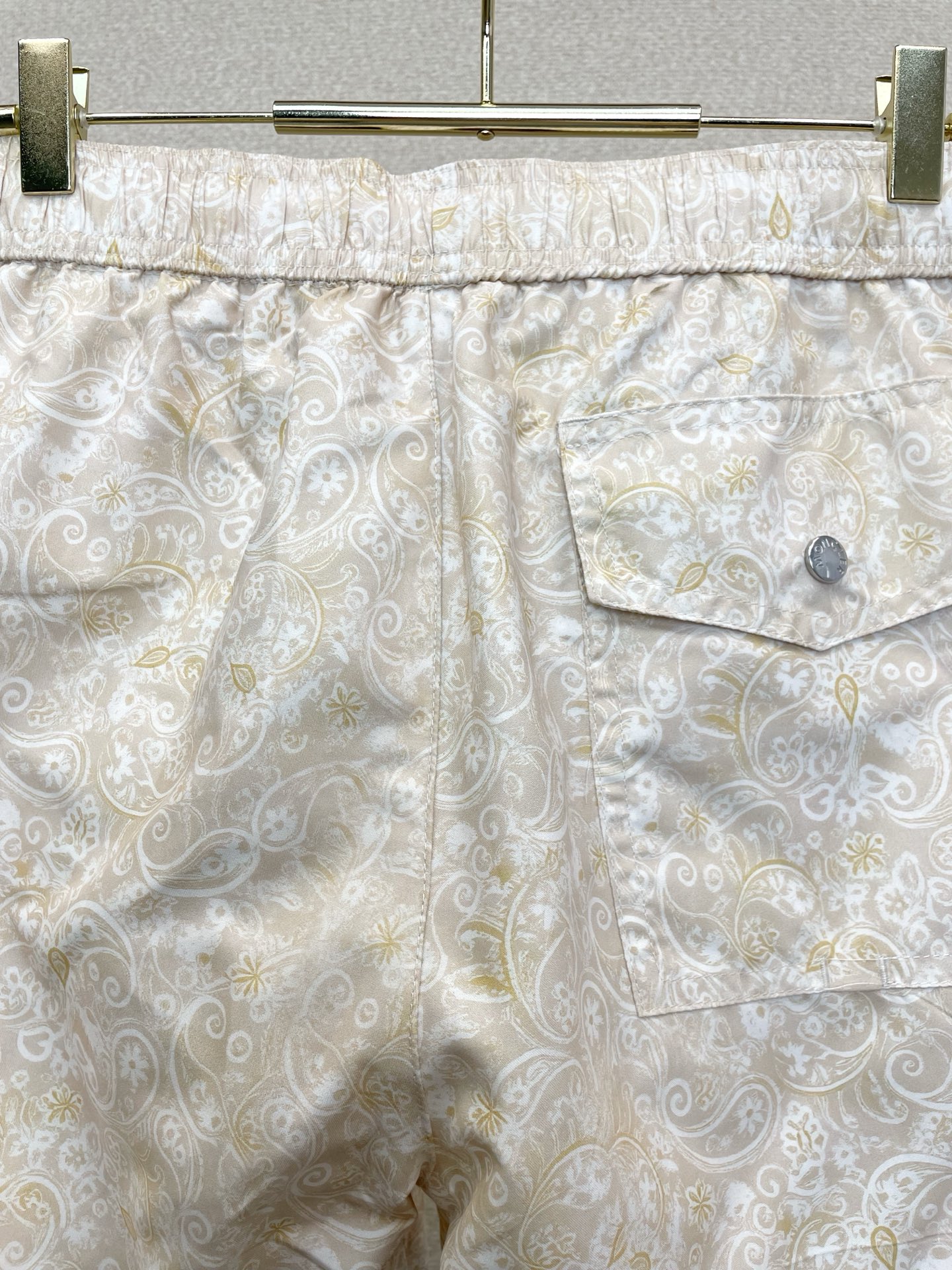 。Moncler蒙口💥砸锅卖铁都要上的新款新款休闲短裤🩳高端版本 专柜定制面料 透气舒适度高，细节无可挑