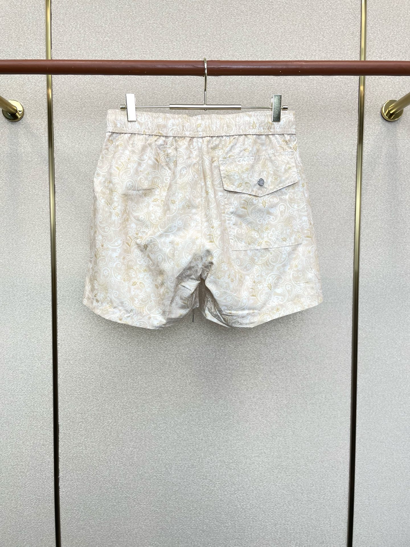 。Moncler蒙口💥砸锅卖铁都要上的新款新款休闲短裤🩳高端版本 专柜定制面料 透气舒适度高，细节无可挑