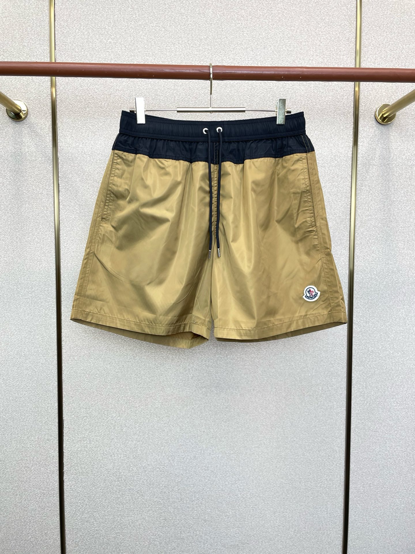 Moncler蒙口💥砸锅卖铁都要上的新款新款休闲短裤🩳高端版本 专柜定制面料 透气舒适度高，细节无可挑剔