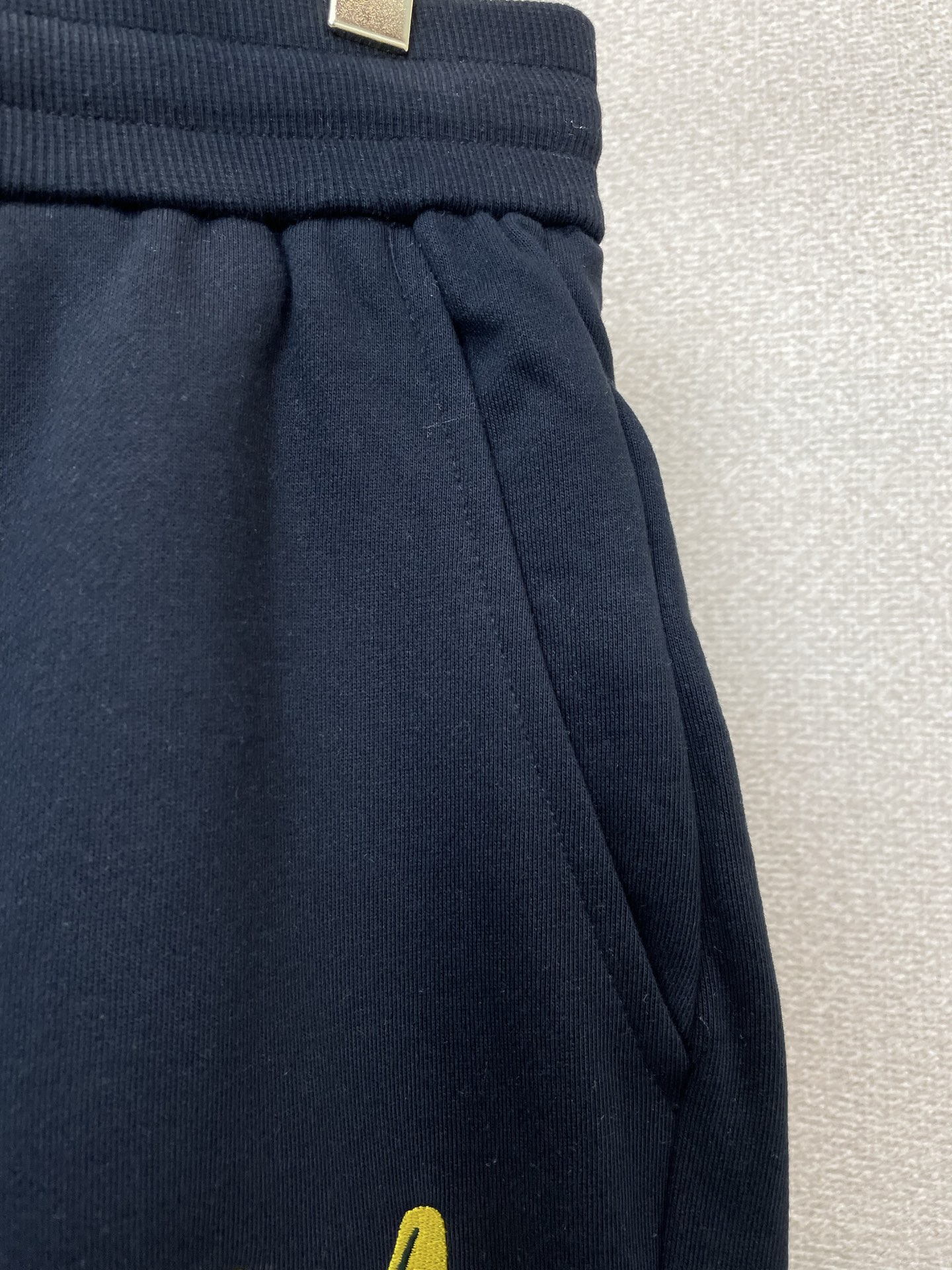 LOEWE罗意威💥砸锅卖铁都要上的新款新款休闲短裤🩳高端版本 专柜定制面料 透气舒适度高，细节无可挑剔，