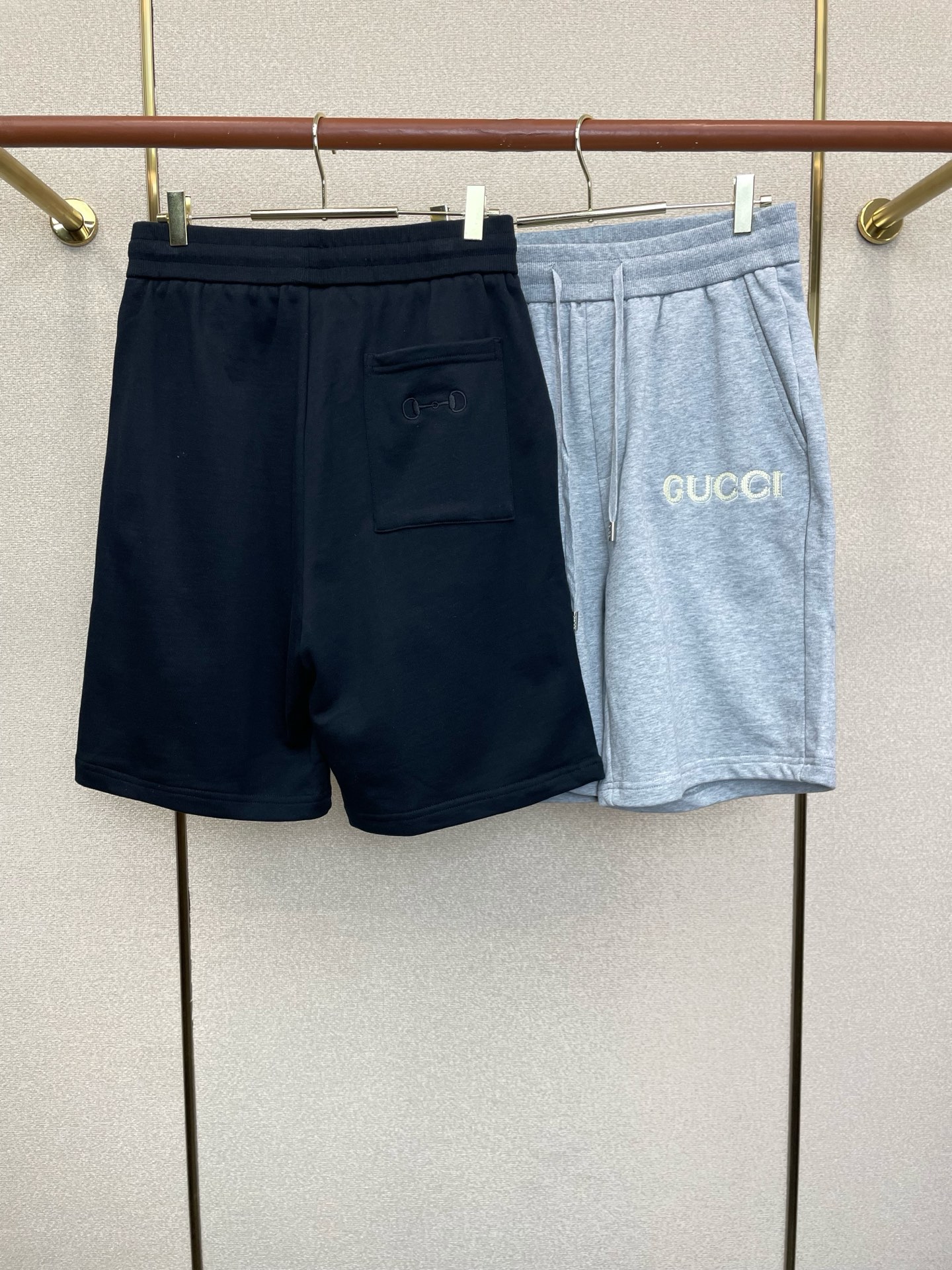 Gucci古驰💥砸锅卖铁都要上的新款新款休闲短裤🩳高端版本 专柜定制面料 透气舒适度高，细节无可挑剔，品