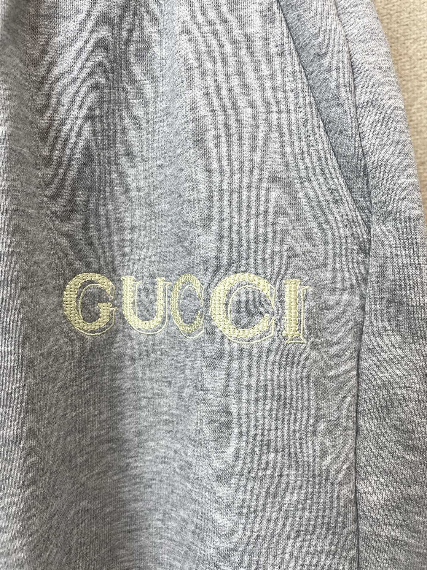 Gucci古驰💥砸锅卖铁都要上的新款新款休闲短裤🩳高端版本 专柜定制面料 透气舒适度高，细节无可挑剔，品