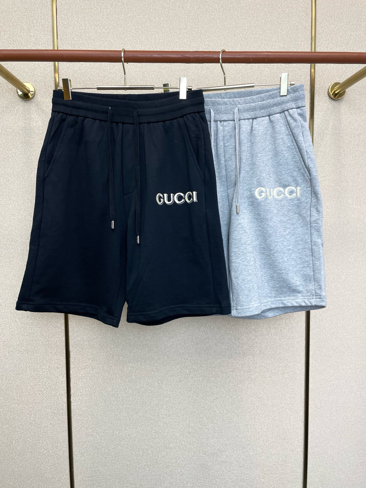 Gucci古驰💥砸锅卖铁都要上的新款新款休闲短裤🩳高端版本 专柜定制面料 透气舒适度高，细节无可挑剔，品