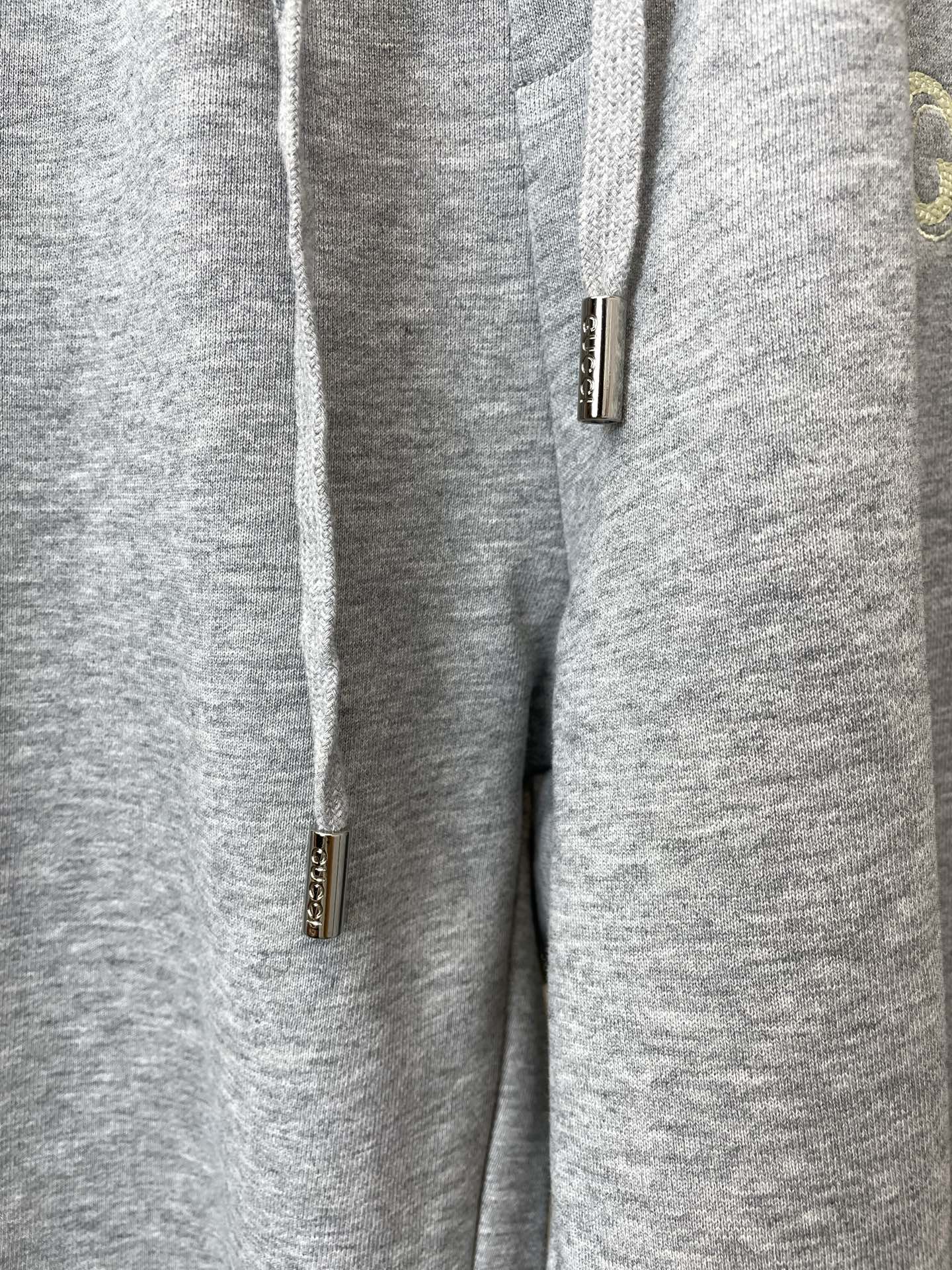Gucci古驰💥砸锅卖铁都要上的新款新款休闲短裤🩳高端版本 专柜定制面料 透气舒适度高，细节无可挑剔，品