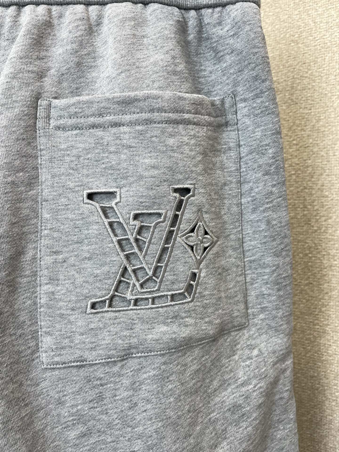 Louis Vuitton路易威登💥砸锅卖铁都要上的新款新款休闲短裤🩳高端版本 专柜定制面料 透气舒适度