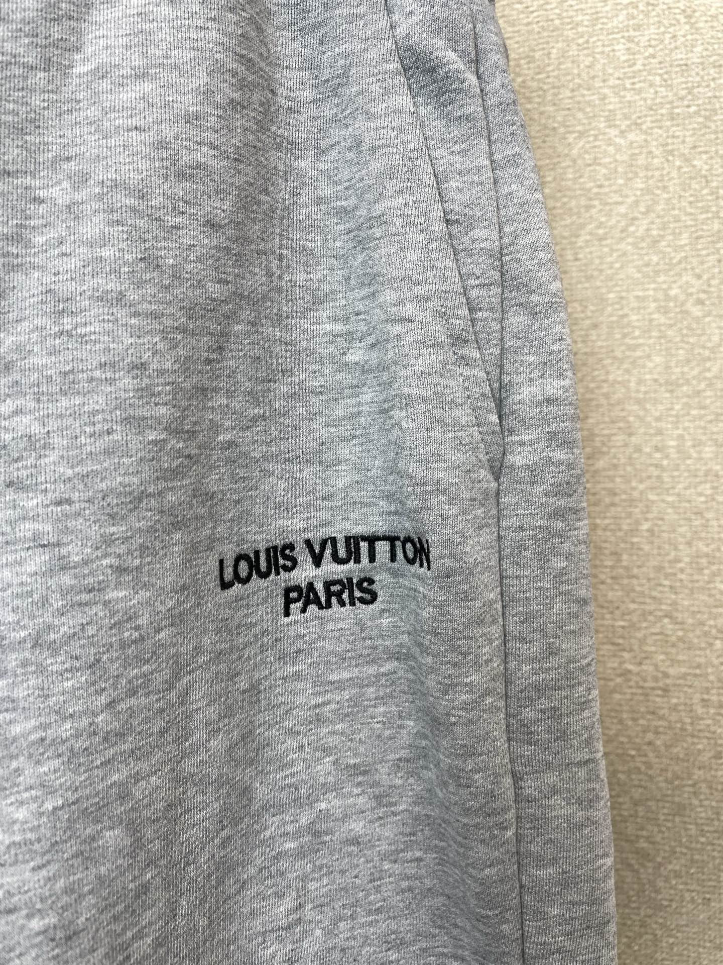 Louis Vuitton路易威登💥砸锅卖铁都要上的新款新款休闲短裤🩳高端版本 专柜定制面料 透气舒适度