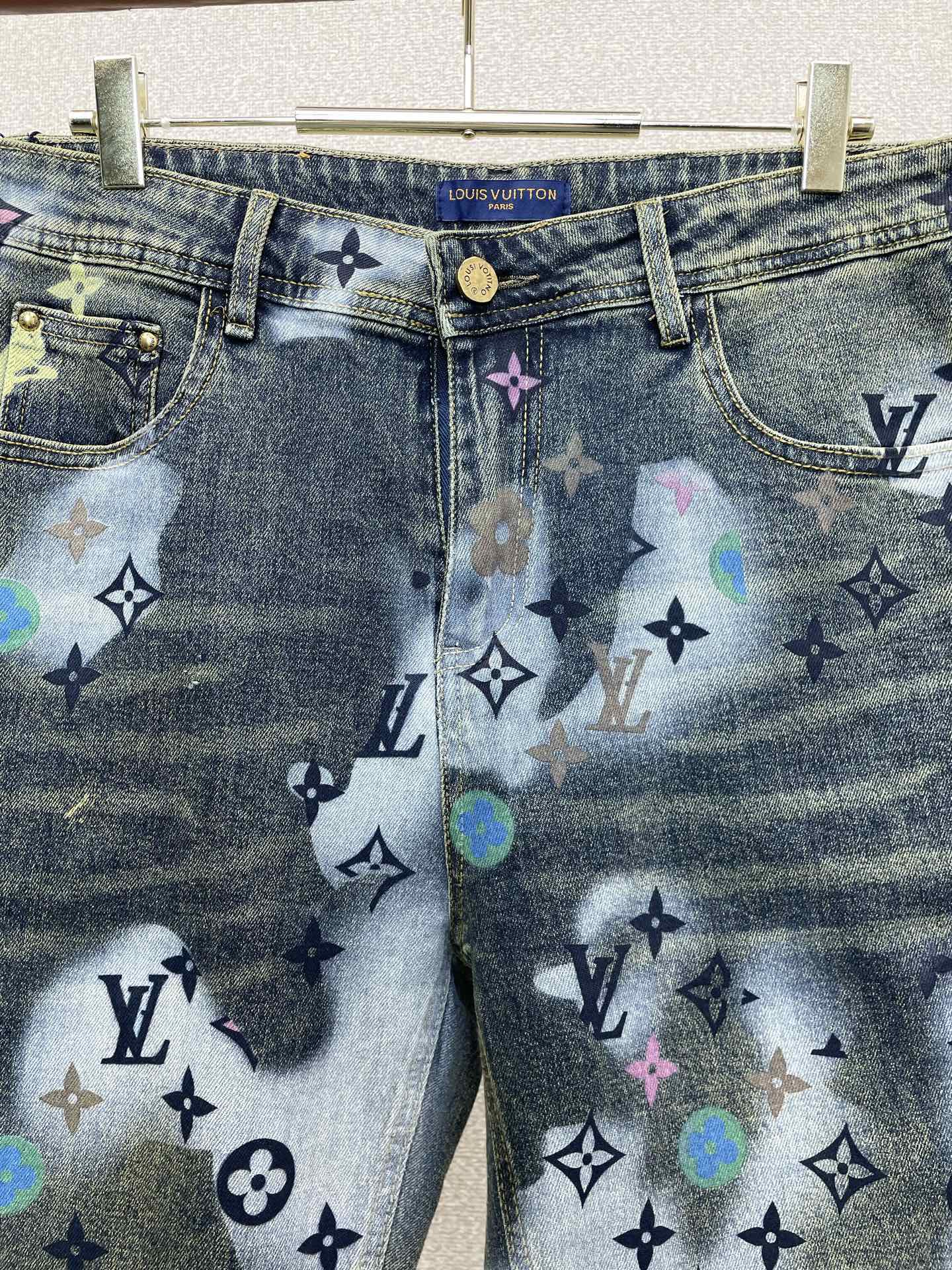 Louis Vuitton路易威登💥砸锅卖铁都要上的新款新款休闲牛仔短裤🩳 高端版本！专柜定制面料 透气