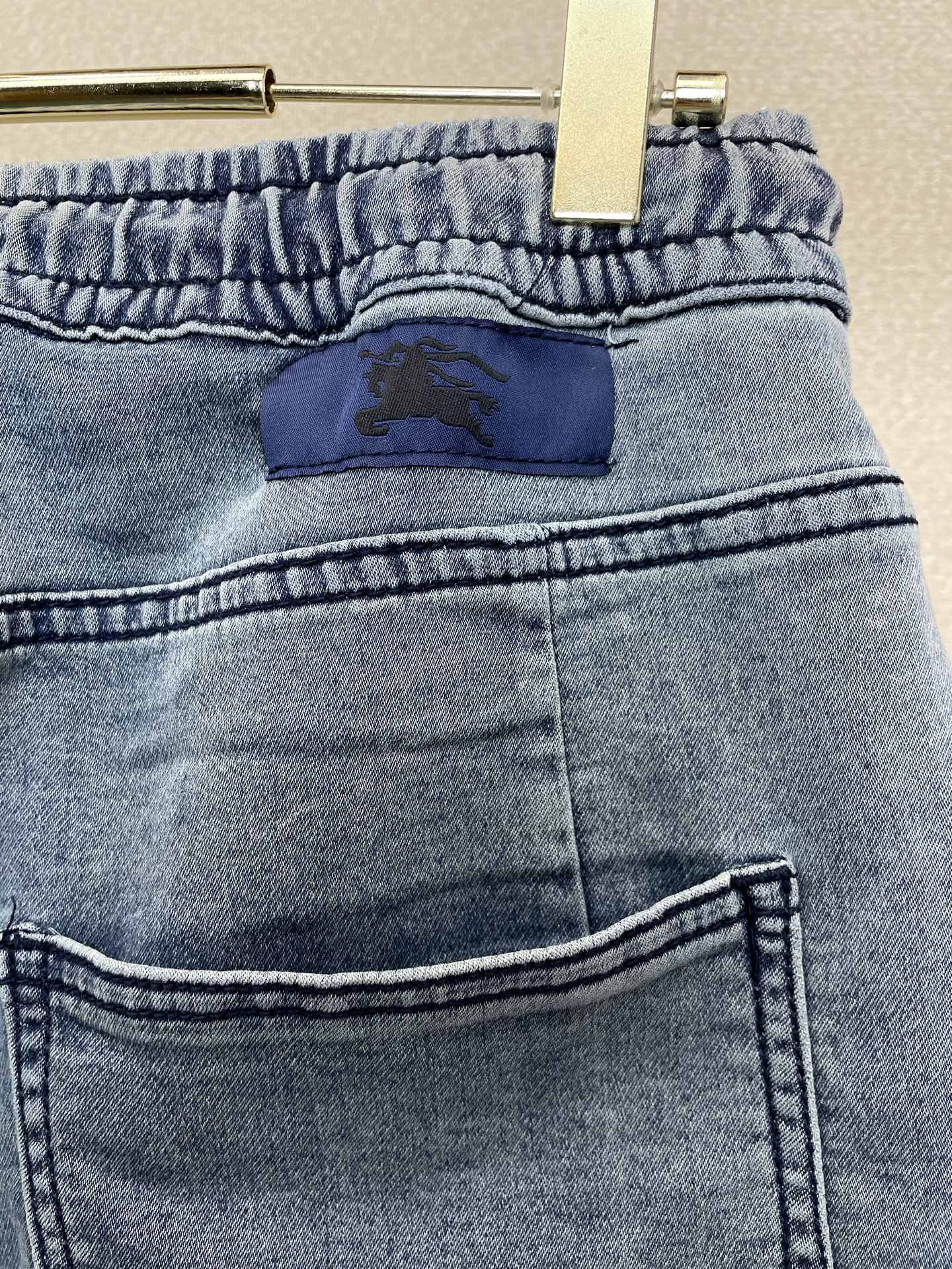 Burberry巴宝莉💥砸锅卖铁都要上的新款新款休闲抽绳牛仔短裤🩳 高端版本！专柜定制面料 透气舒适度高