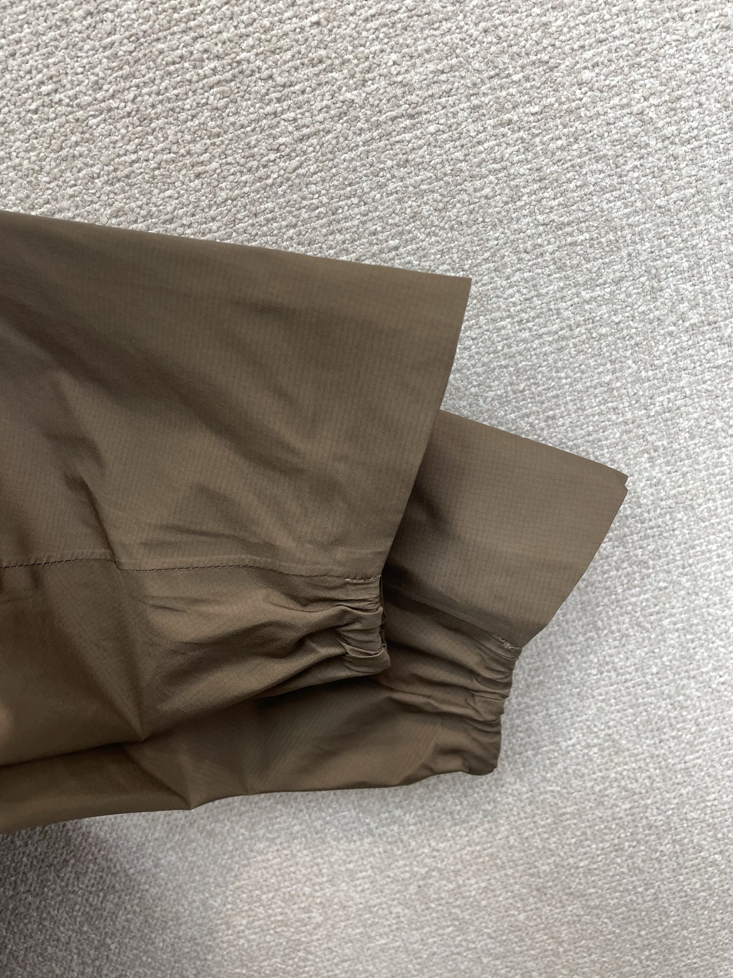 。Burberry巴宝莉💥砸锅卖铁都要上的新款最新时尚连帽夹克。经典设计感与颜值爆棚的外套，品质更是无法