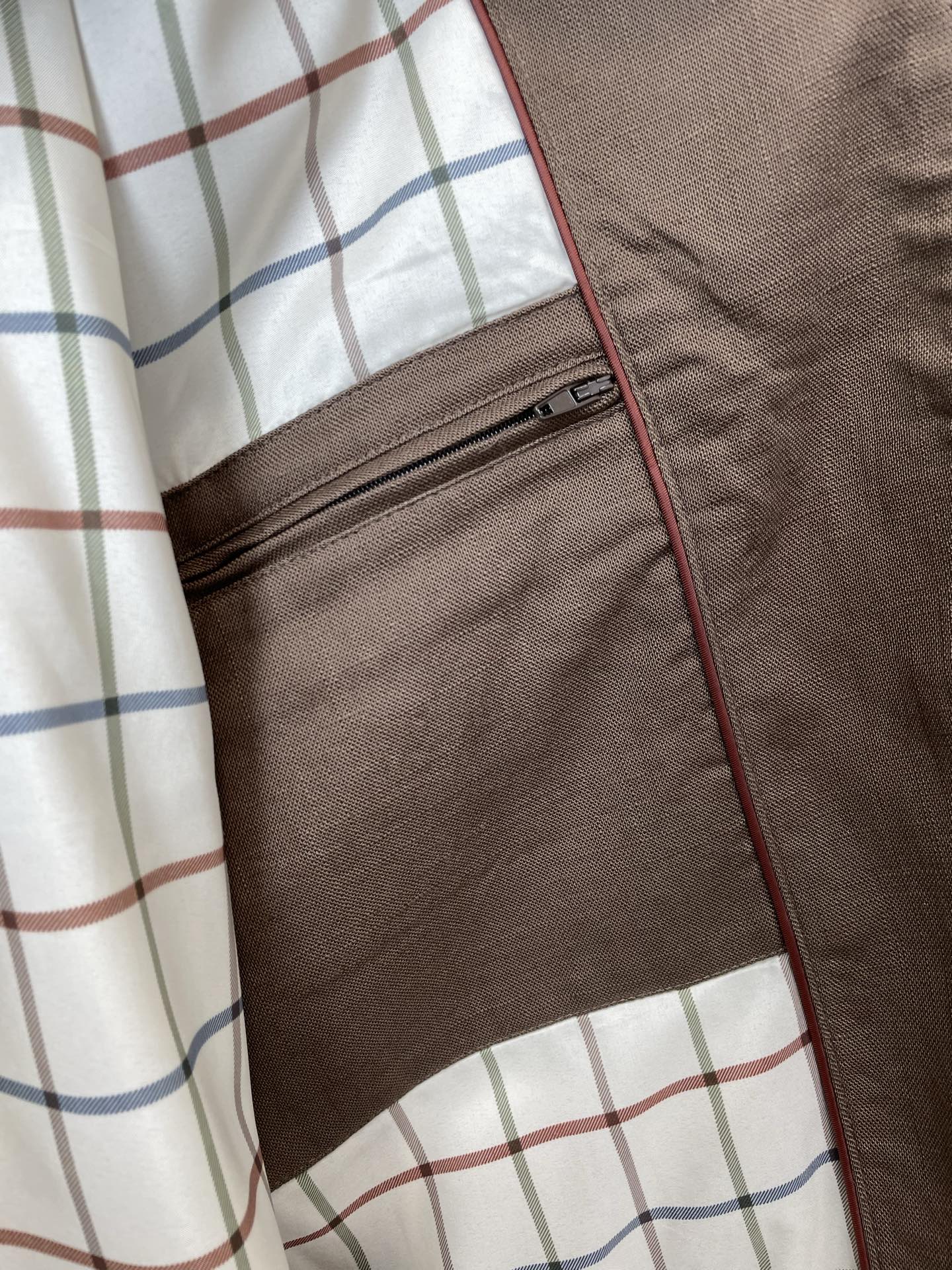 。Loro Piana-Loro Piana诺悠翩雅💥砸锅卖铁都要上的新款最新时尚立领亚麻夹克。经典设计