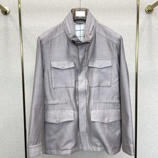 Loro Piana-Loro Piana诺悠翩雅💥砸锅卖铁都要上的新款最新时尚立领亚麻夹克。经典设计感 Loro Piana-Loro Piana诺悠翩雅💥砸锅卖铁都要上的新款最新时尚立领亚麻夹克。经典设计感