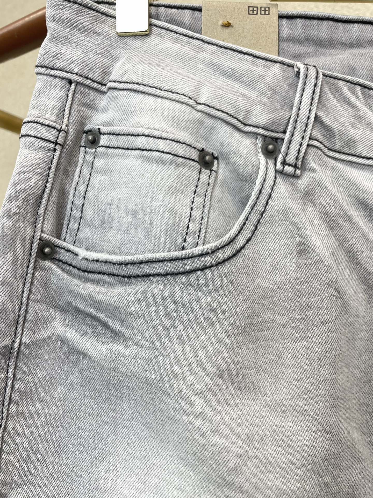 。KSUBI💥砸锅卖铁都要上的新款新款 牛仔短裤🩳高端版本！专柜定制面料  透气舒适度高，细节无可挑剔，
